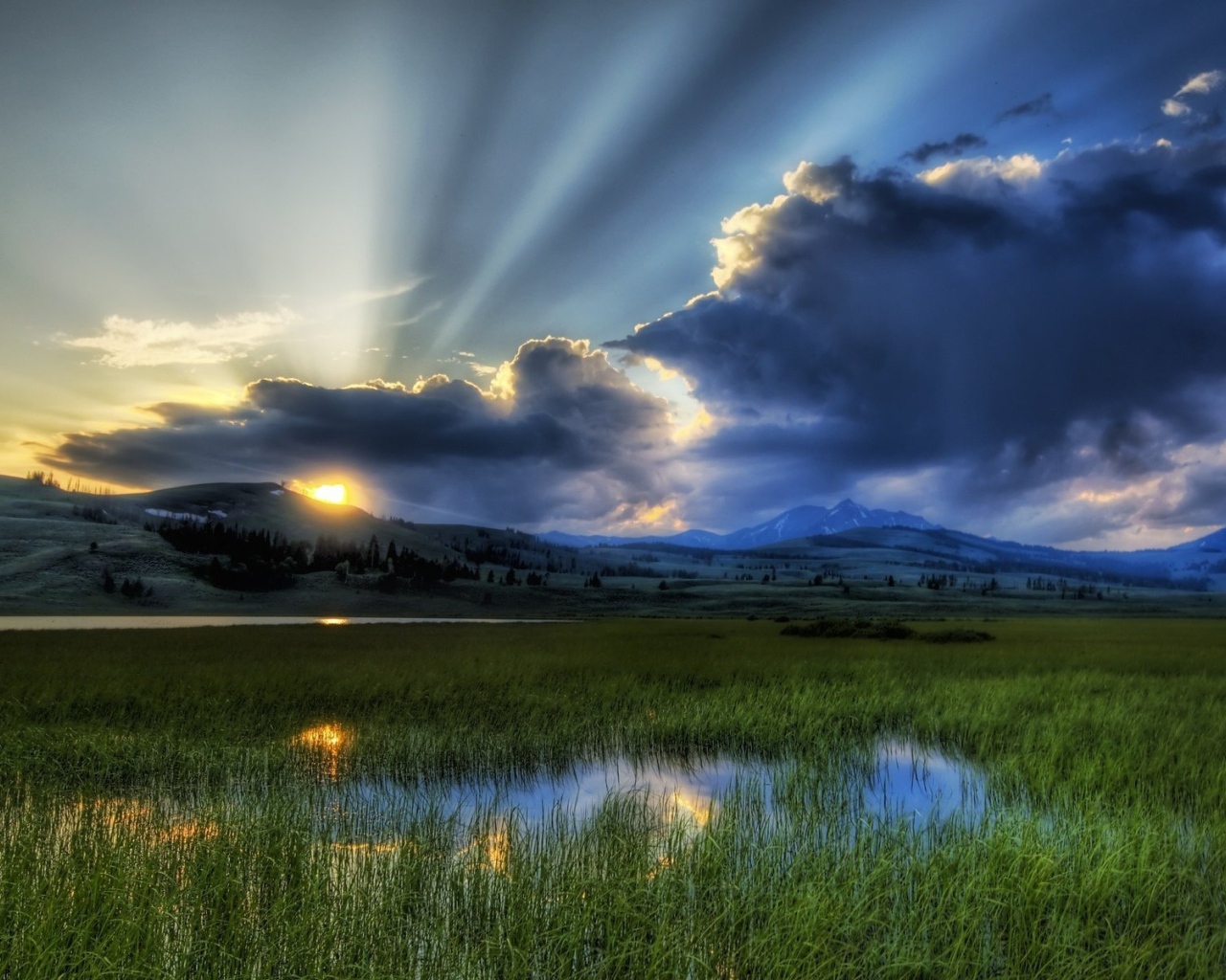 Рассвет над долиной