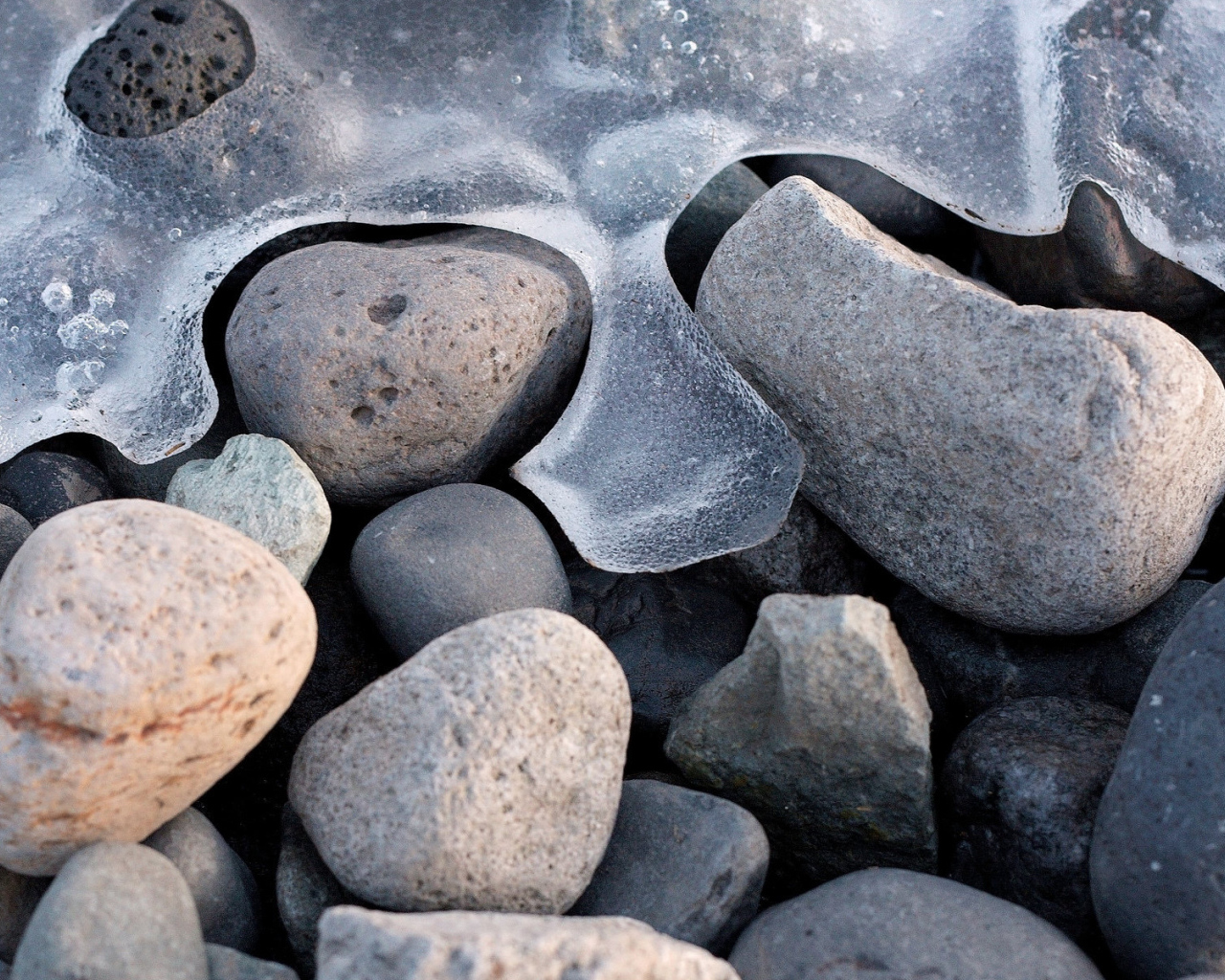 Замерзшая вода