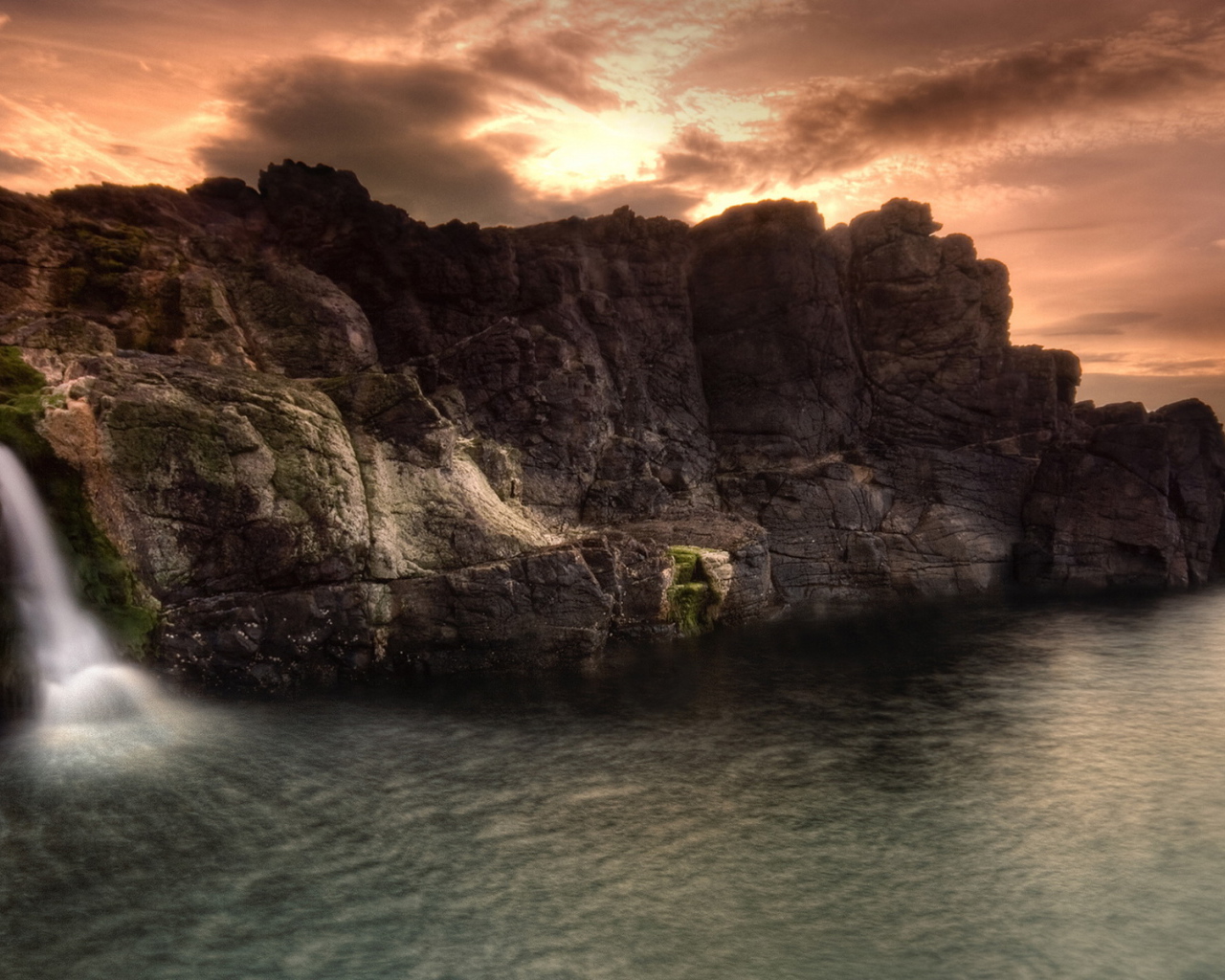 Высокий скальный берег