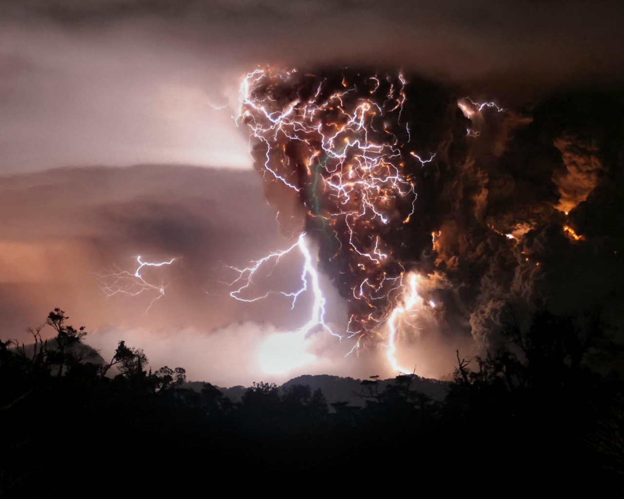 Вулкан Chaiten в Чили