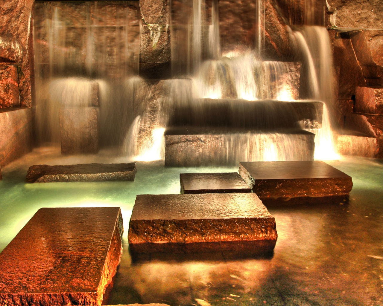 Искусственный водопад