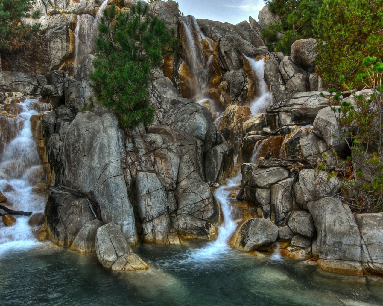 Водопад на реке