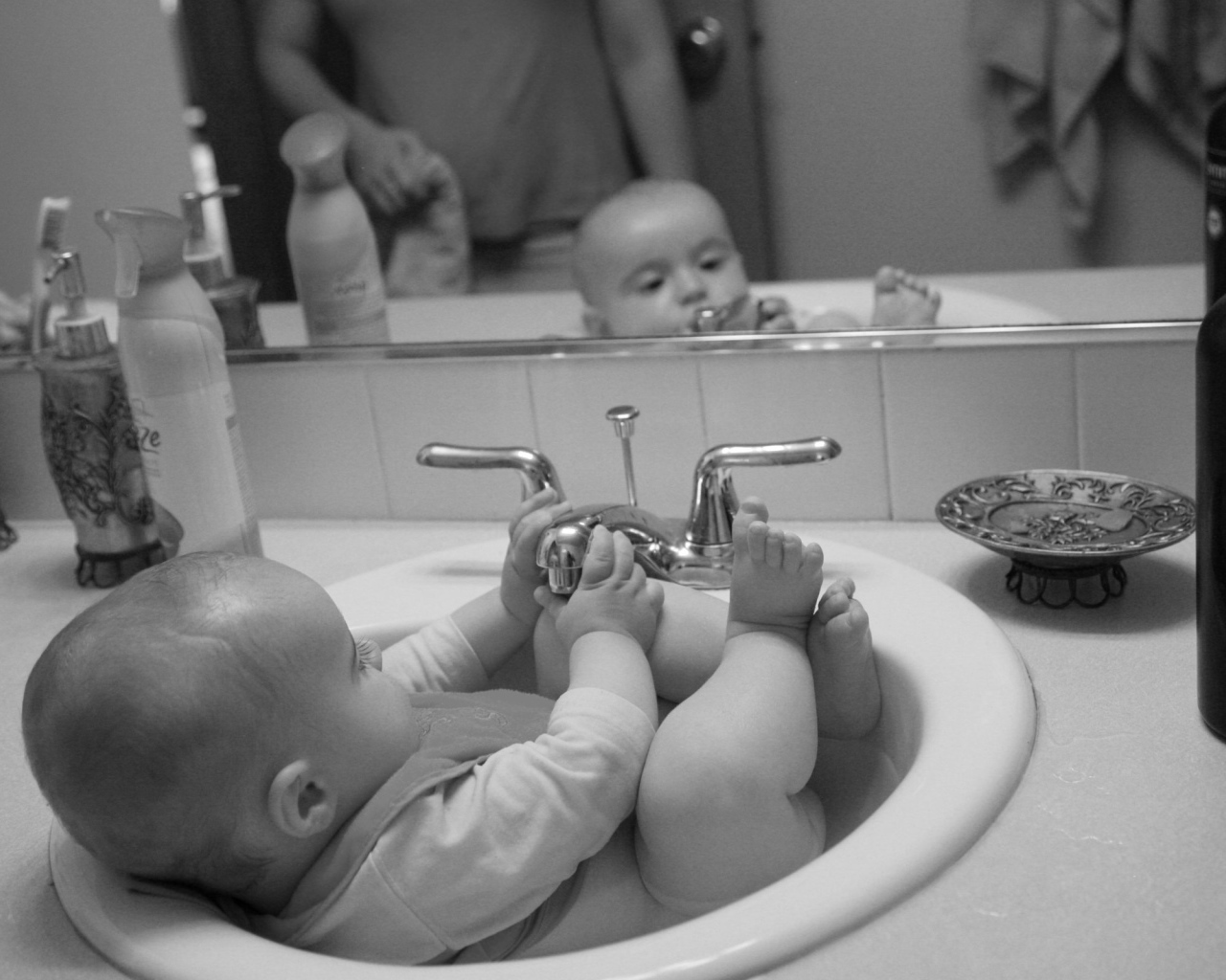 Малыш в раковине