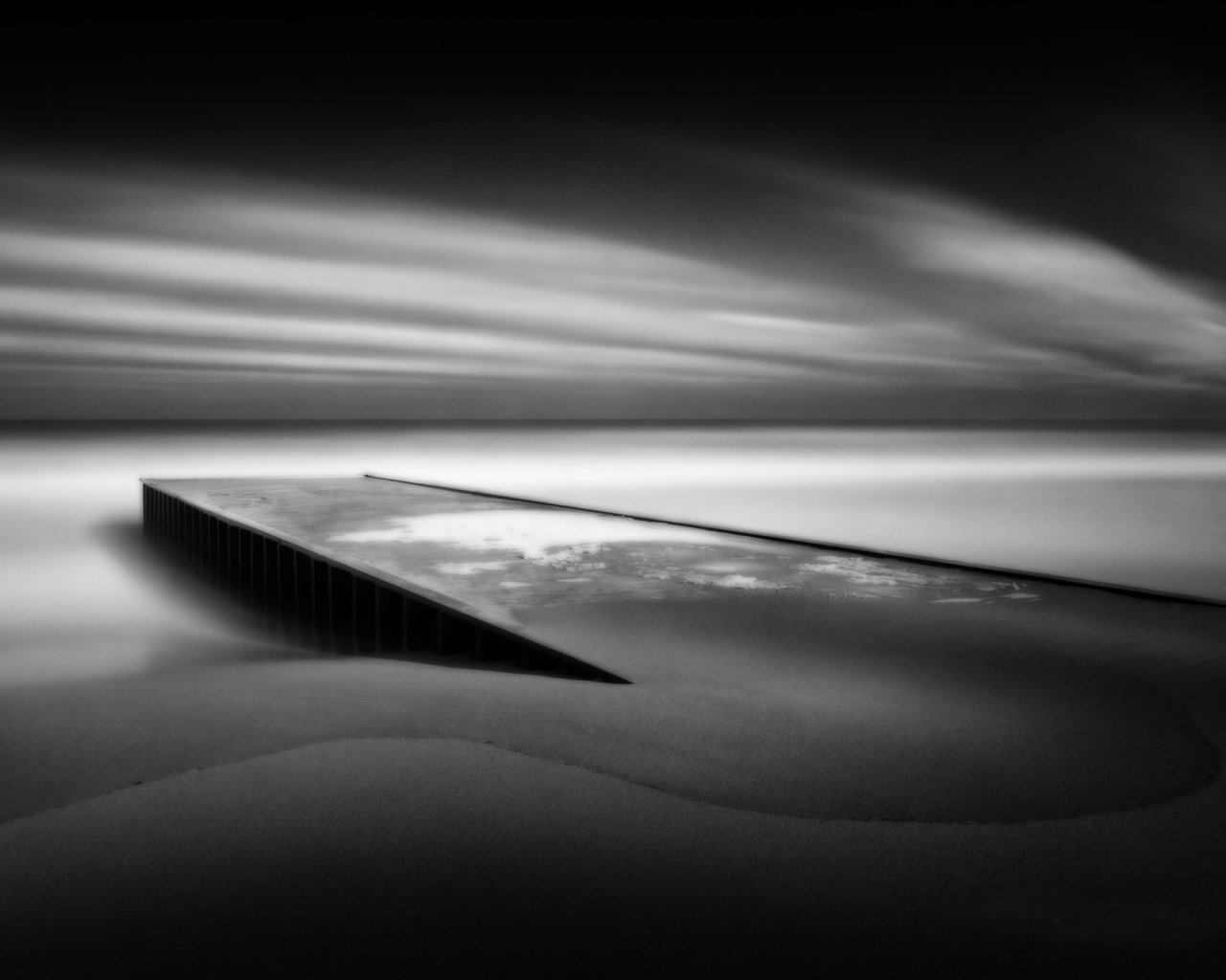 Пелена тумана над водой