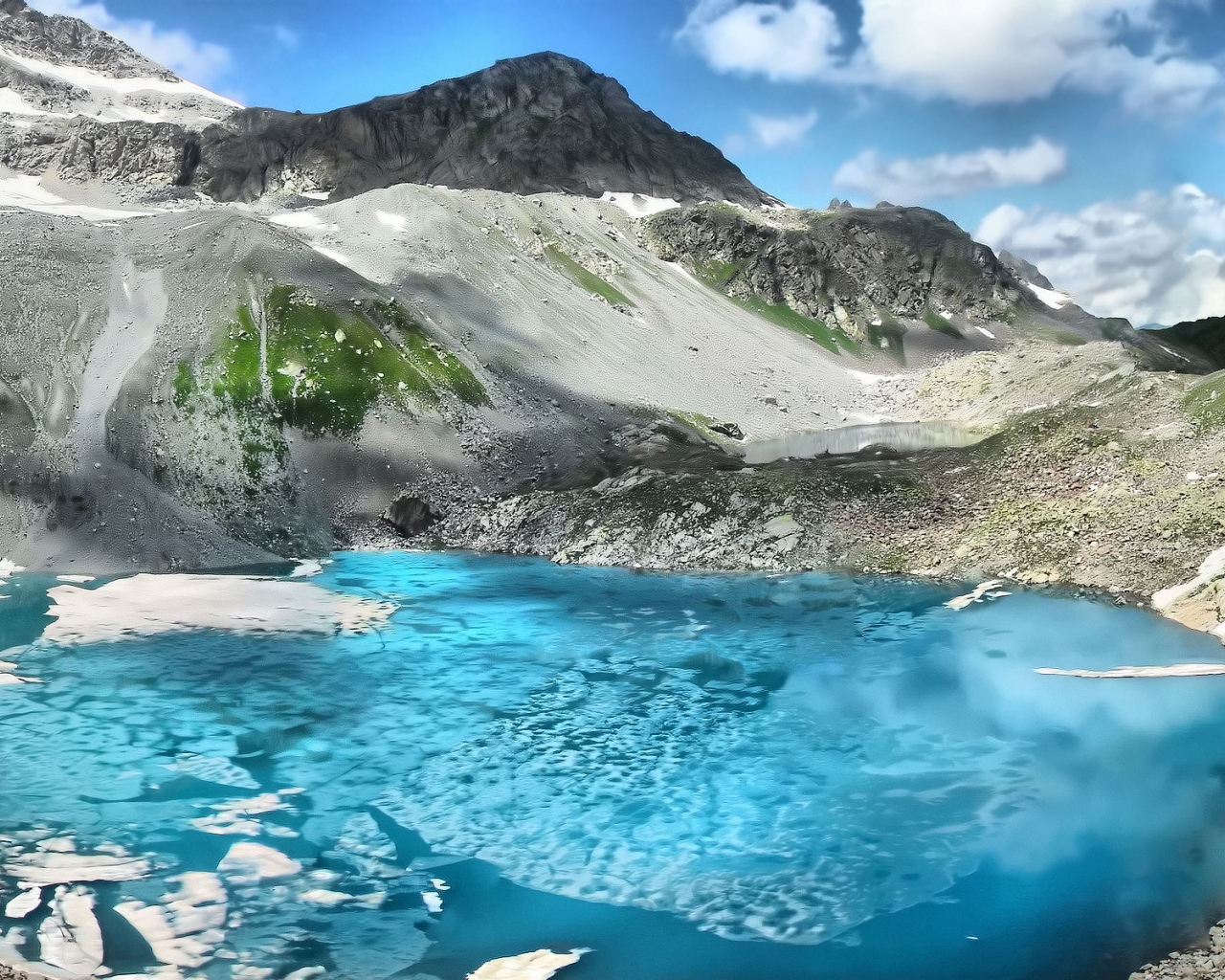 Озеро в горах