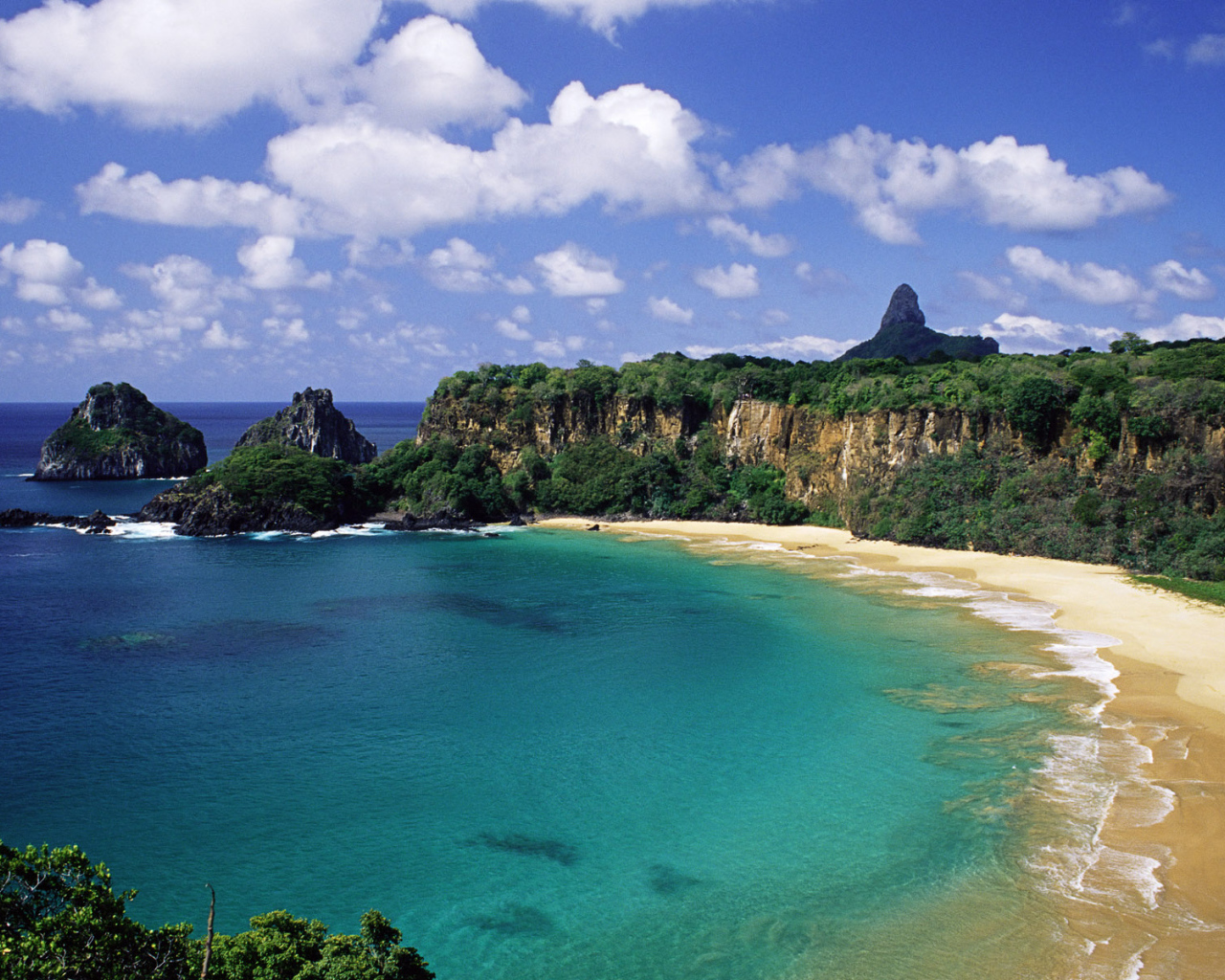 Дикий пляж в Бразилии