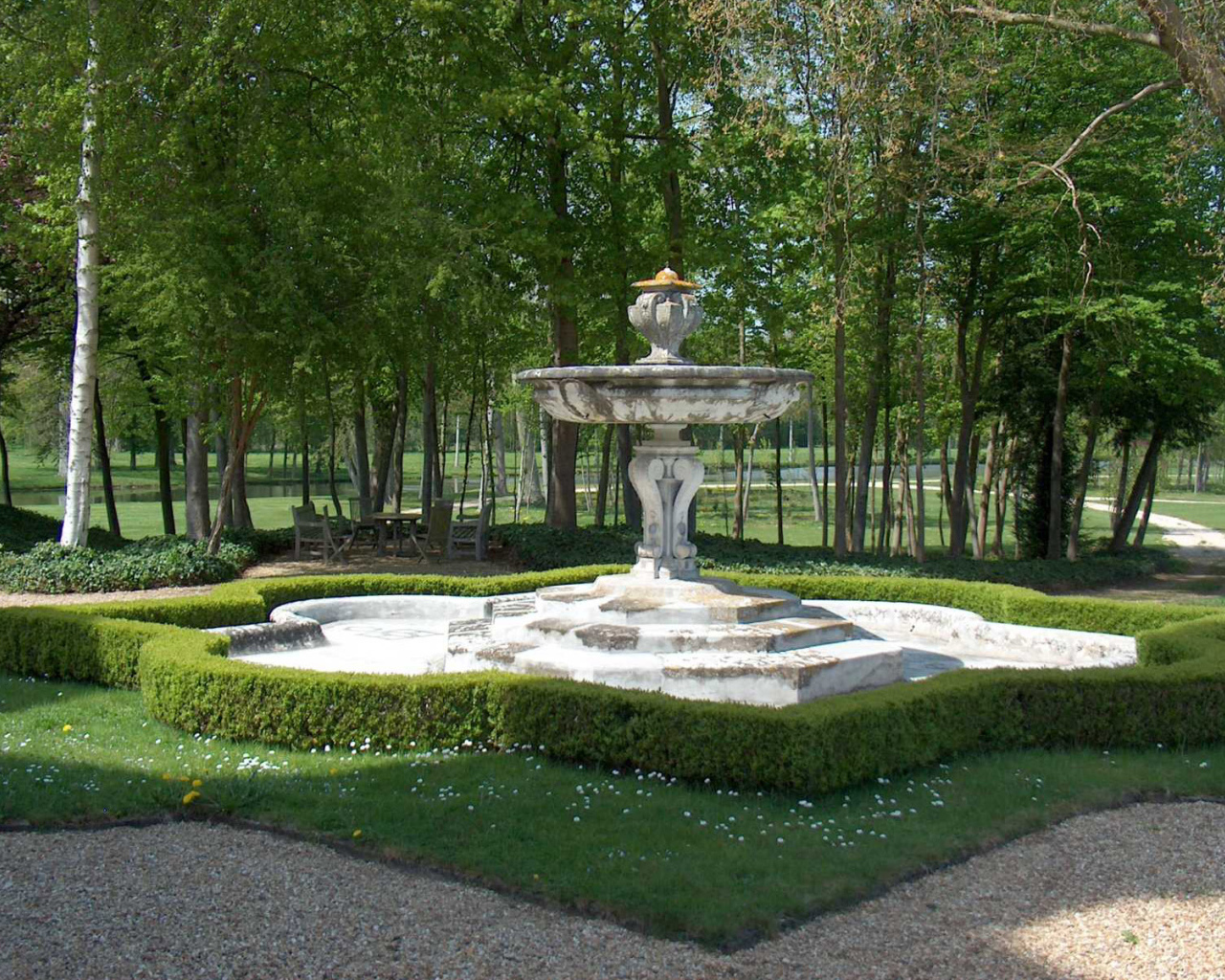 Фонтан в парке