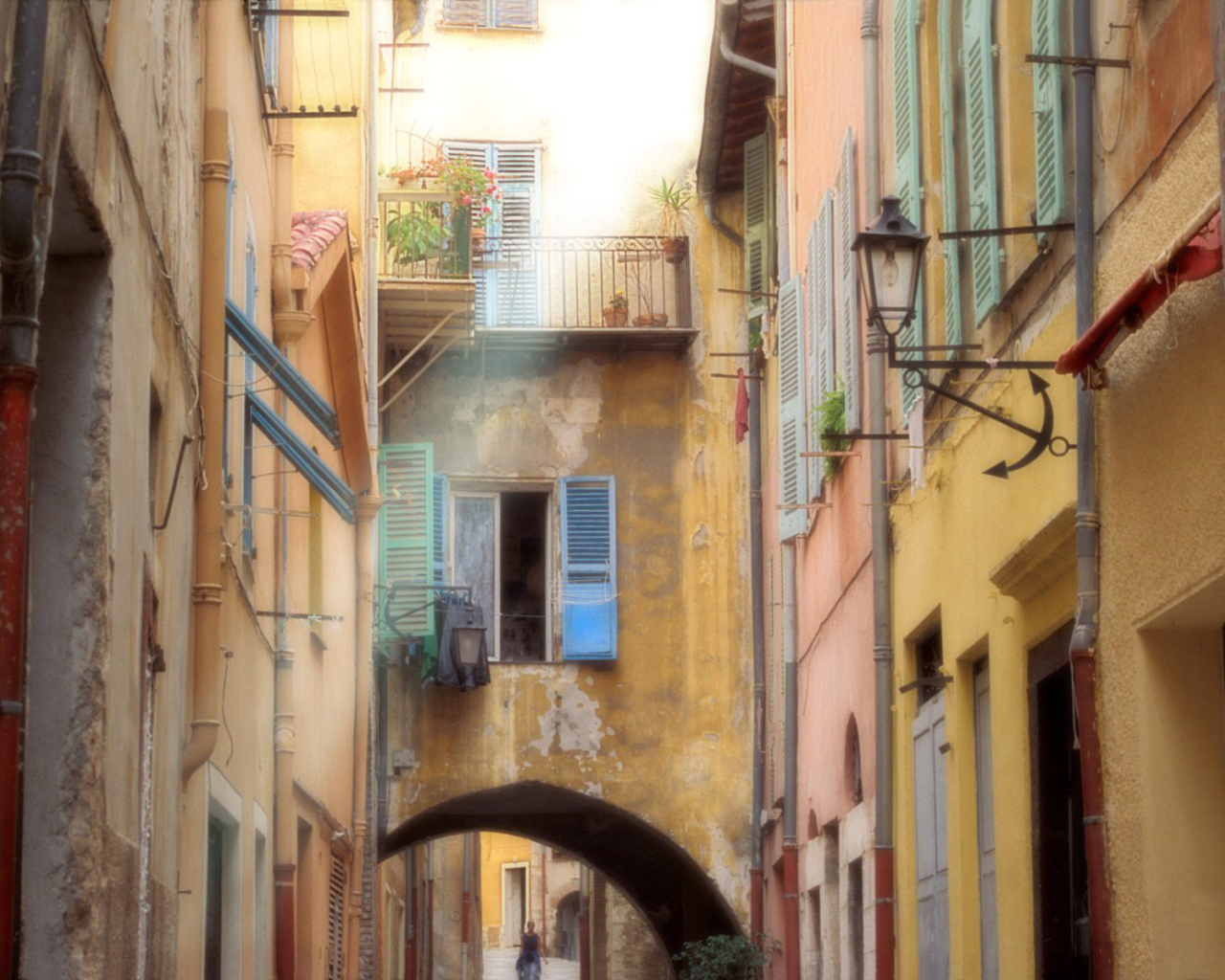 Узкая улица