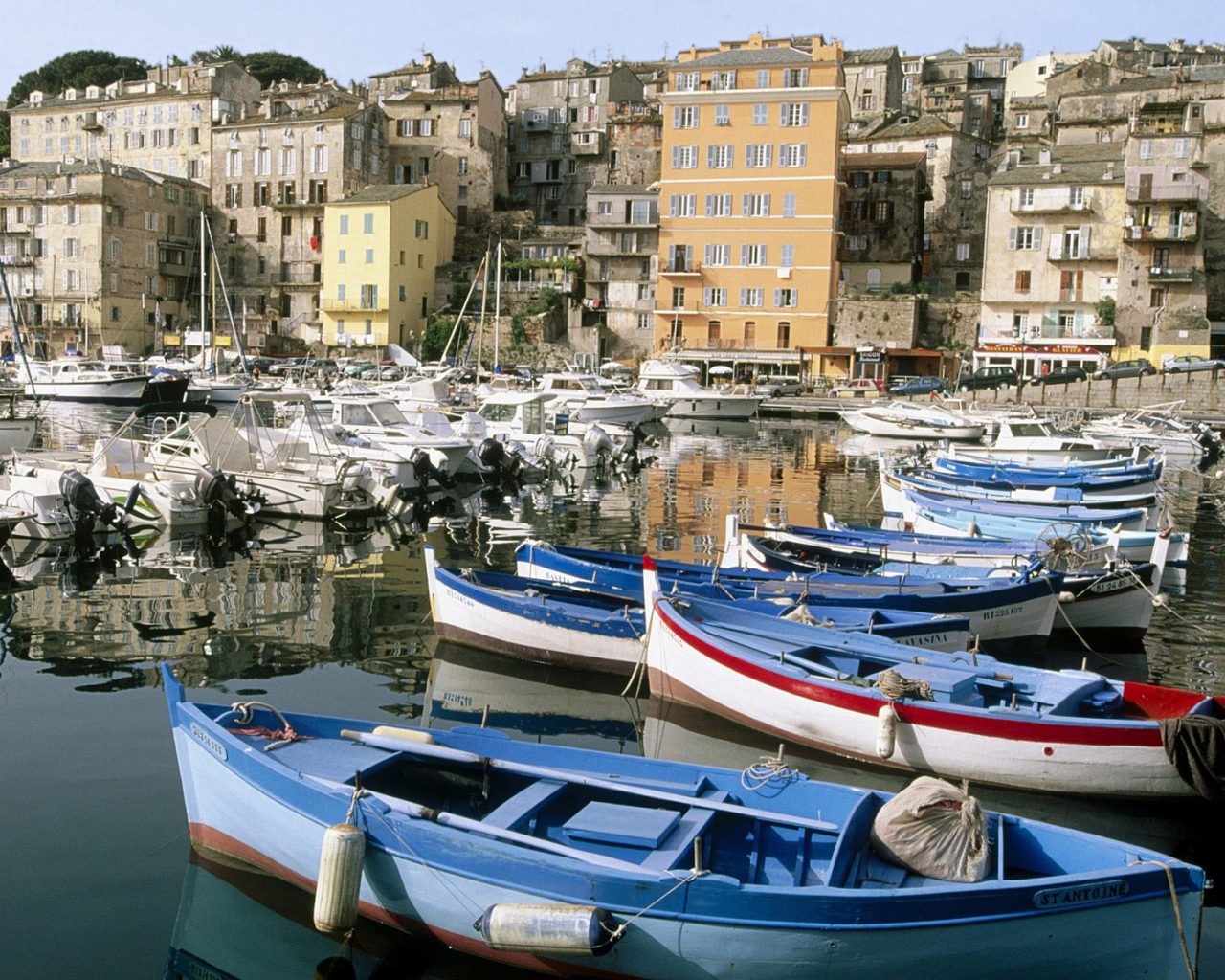 Лодки на Корсике