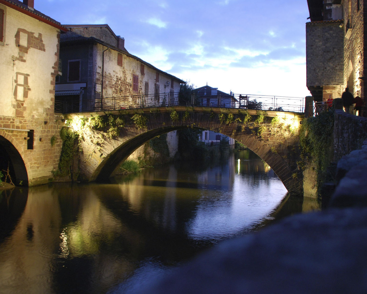 Мост через реку