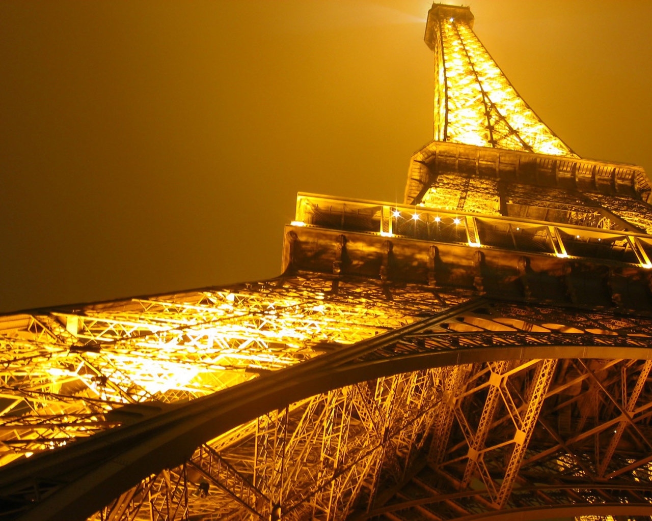 Освещение Эйфелевой башни
