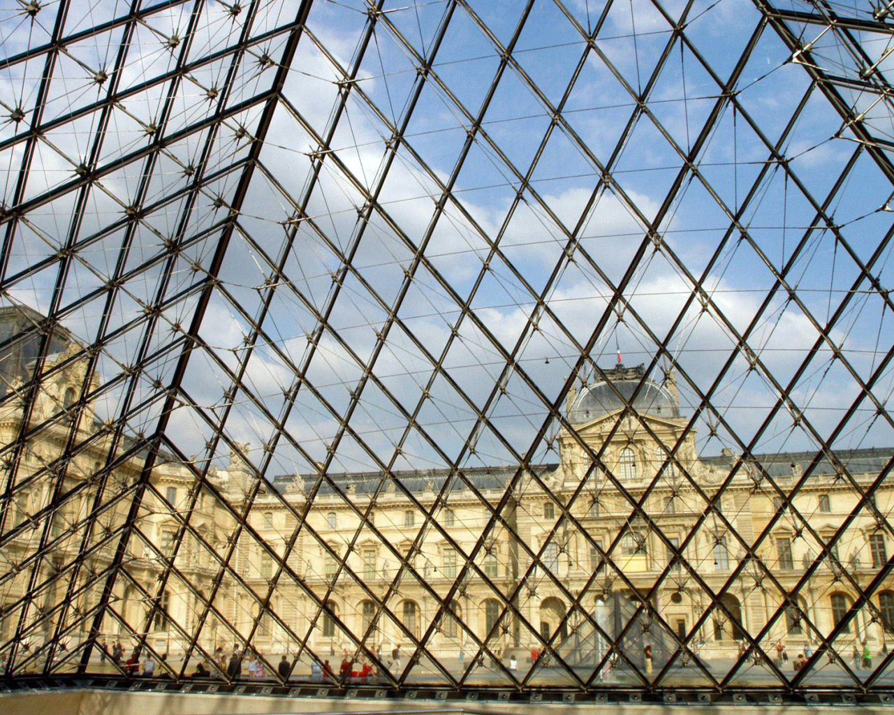 Лувр музей в Париже
