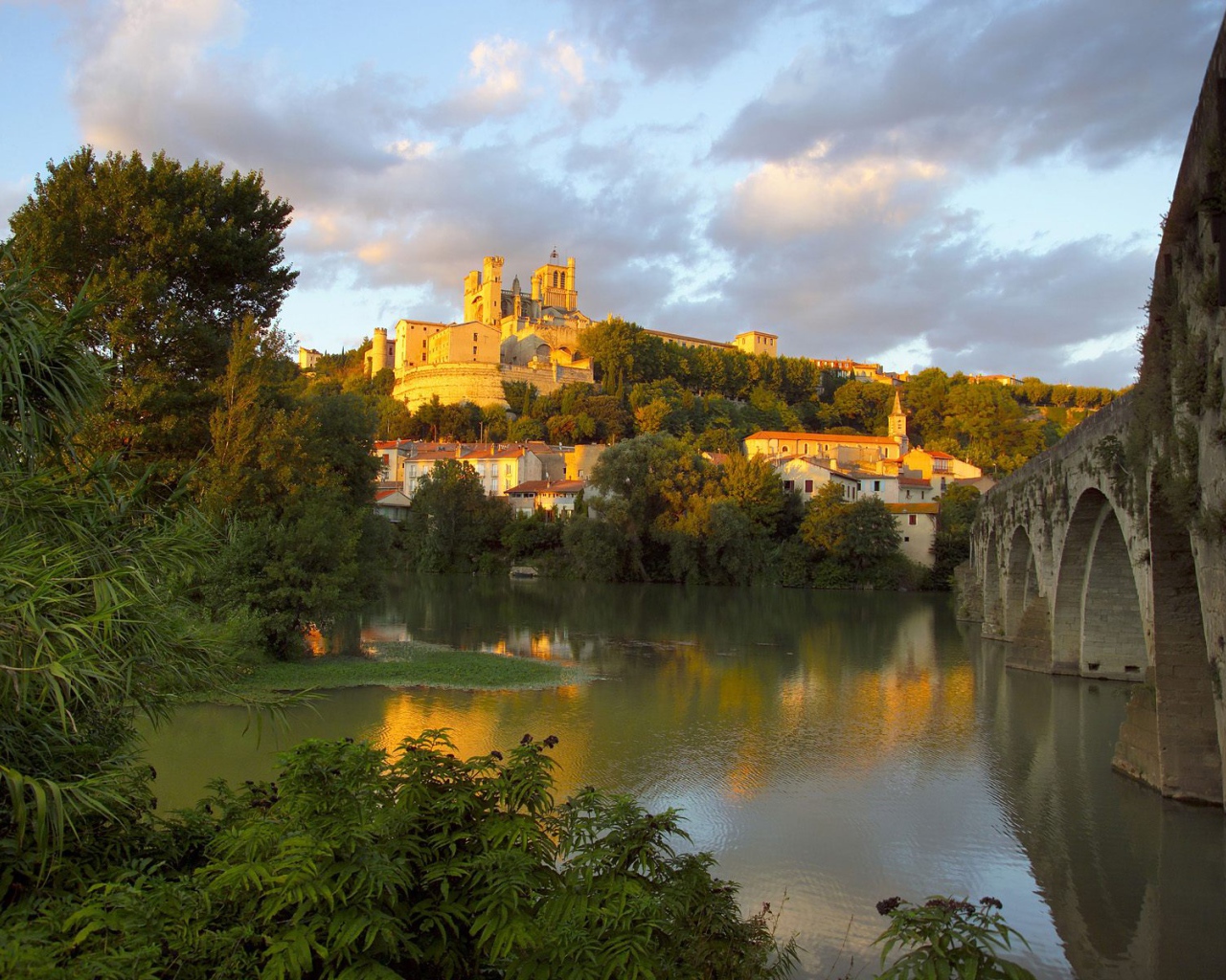 Красивый вид на замок