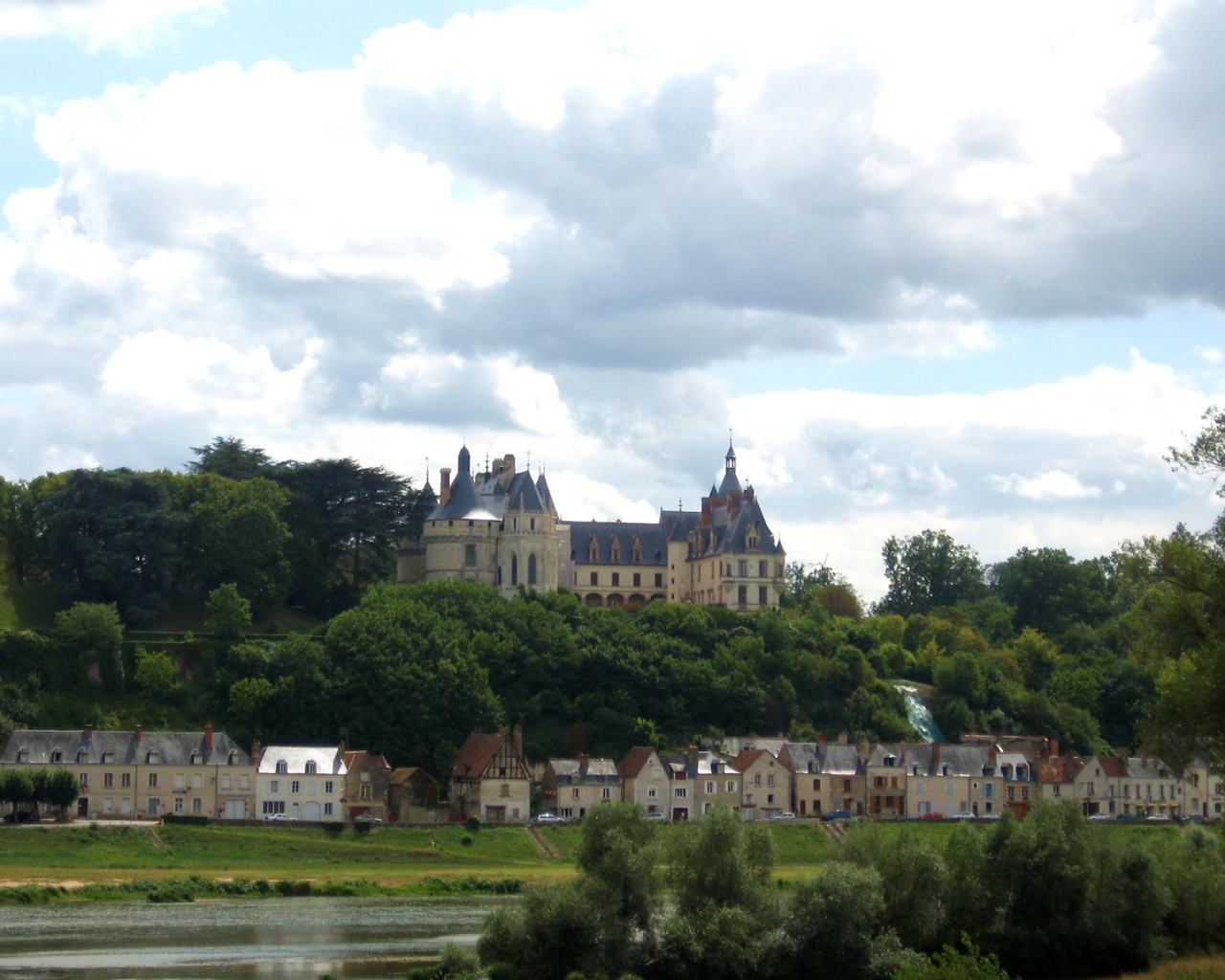 Городок у замка