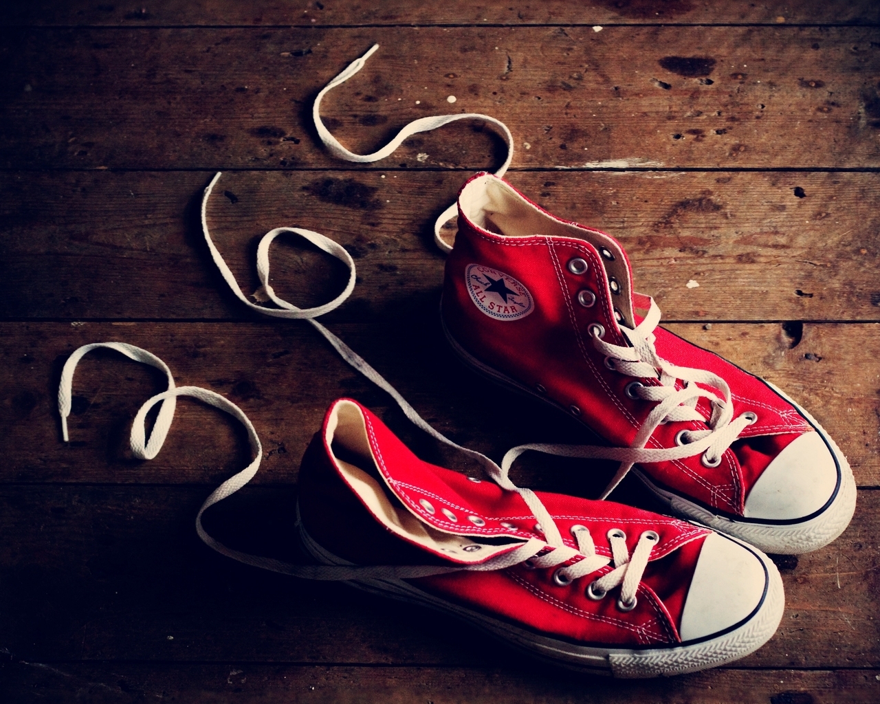 Красные кеды