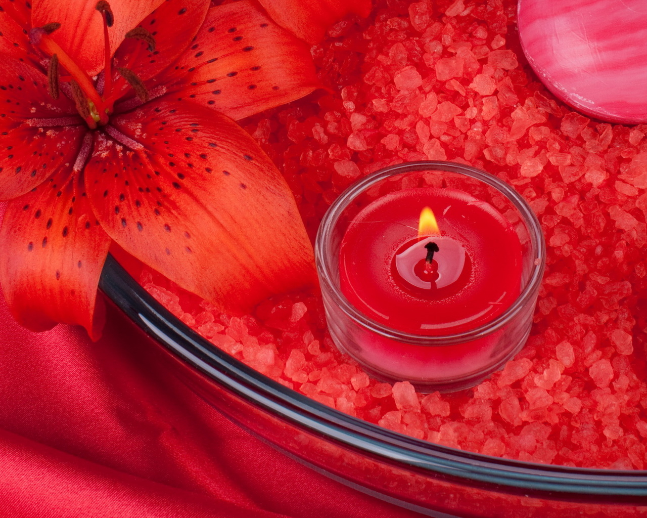 Ароматическая свеча и соль