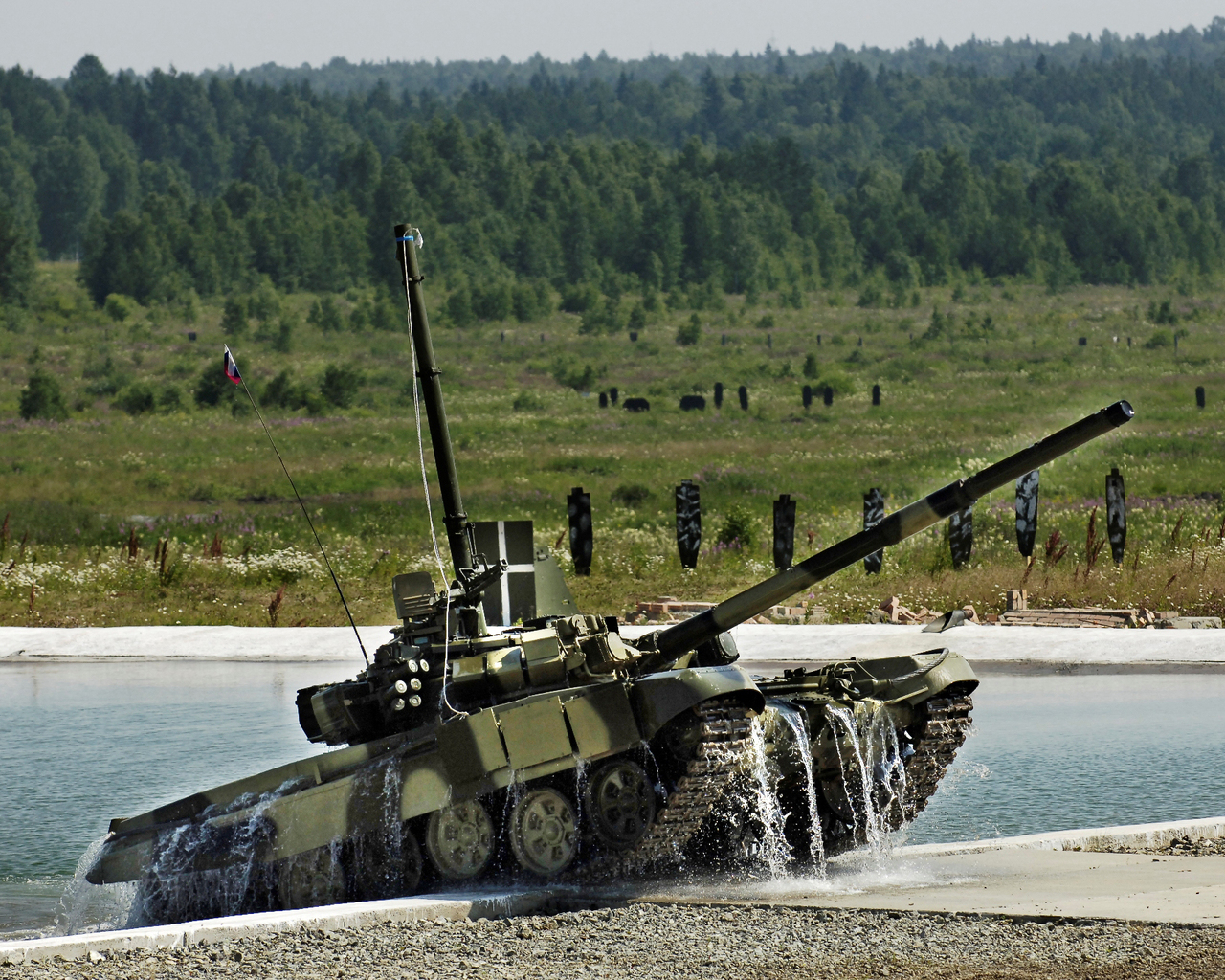 танк Т90 на полигоне