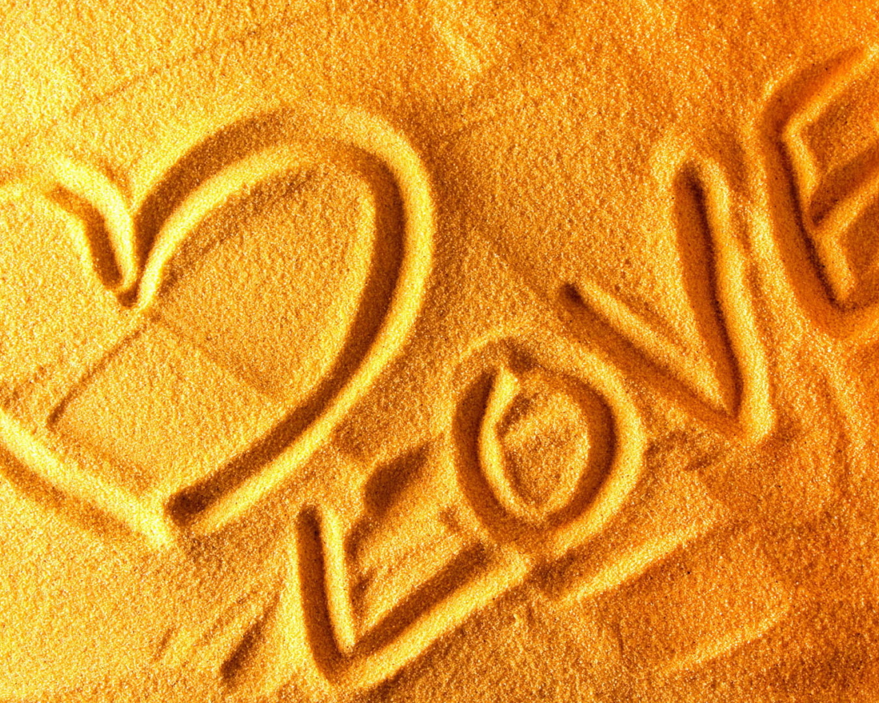 Надпись на песке