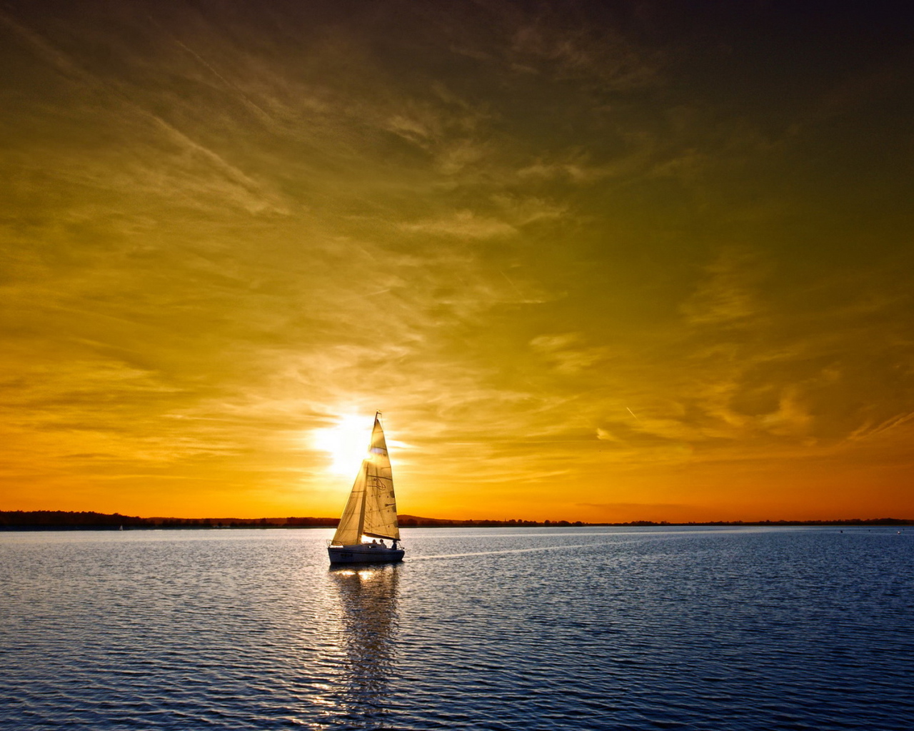 Парусная лодка