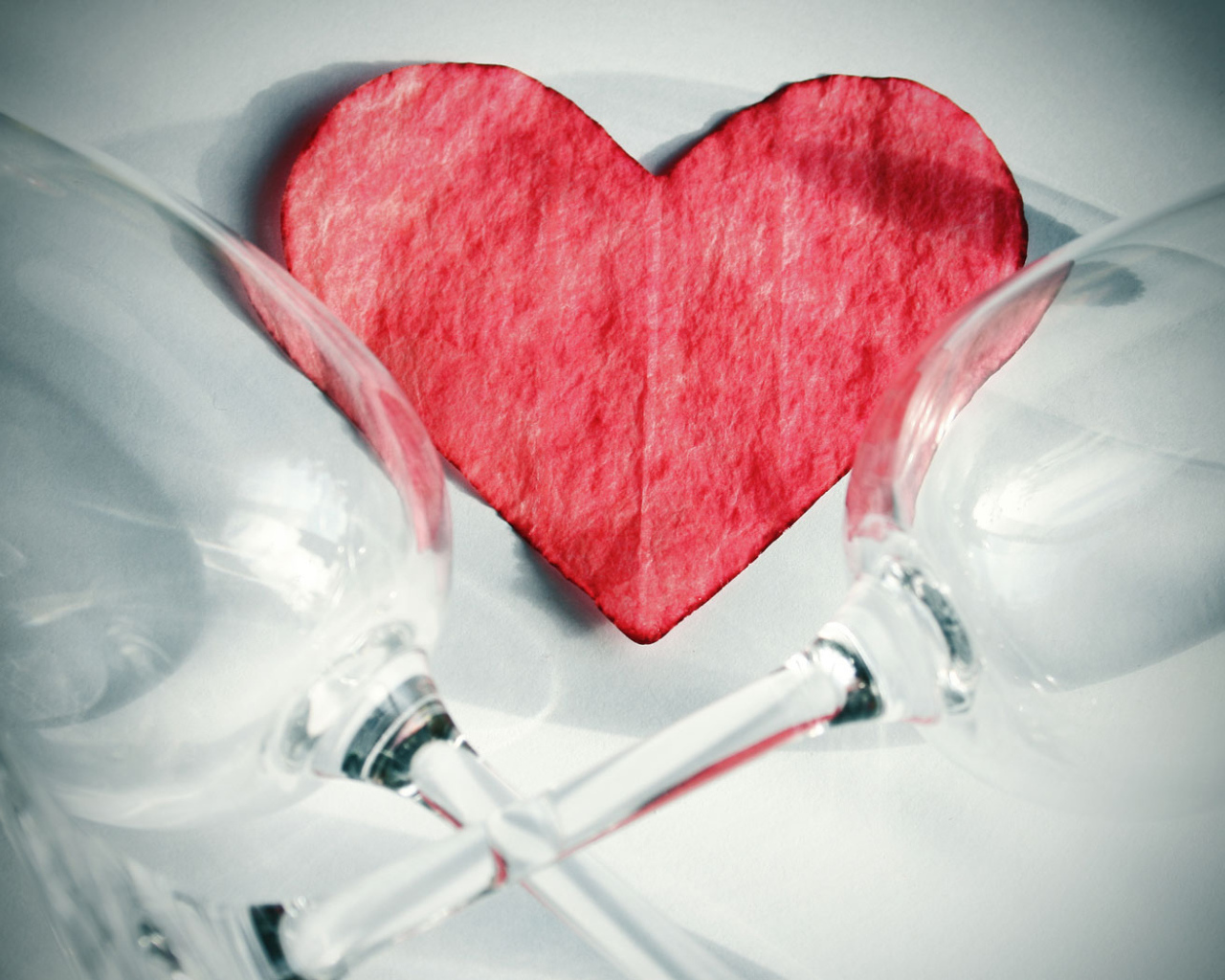 Фужеры и сердце