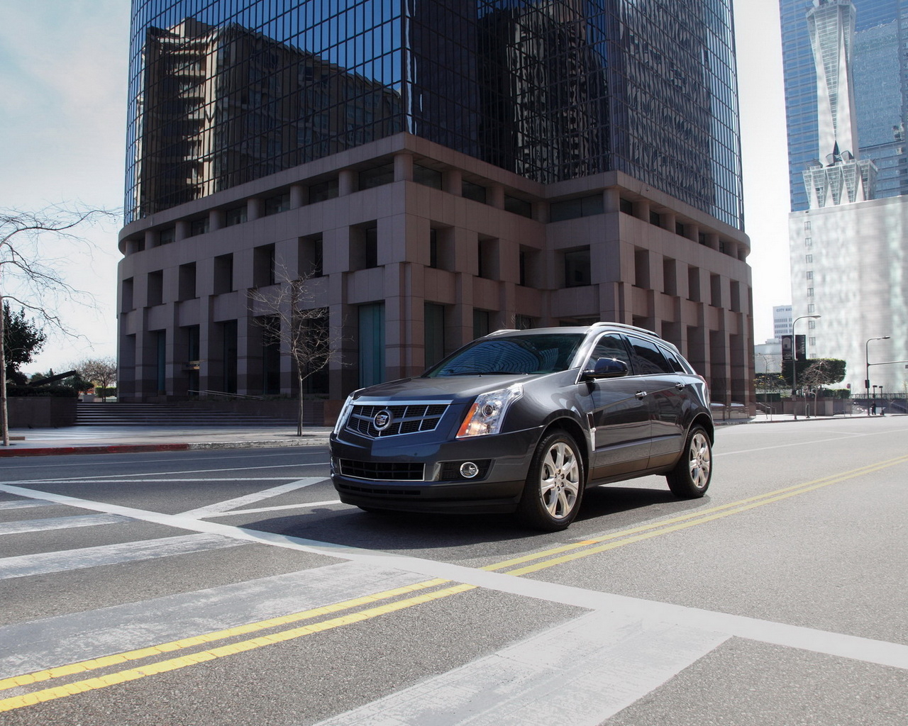 Cadillac SRX в городе