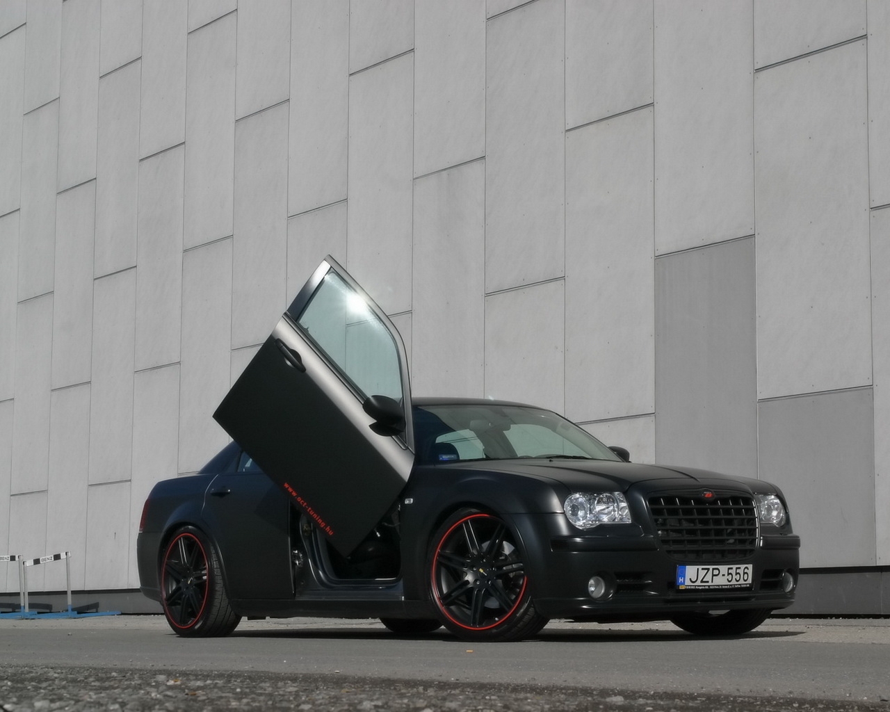 Chrysler-300C-Hemi-SRT-8