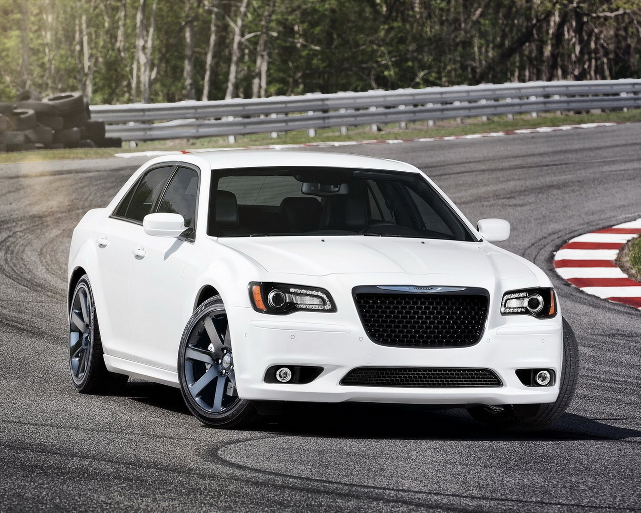 Chrysler-300 SRT8