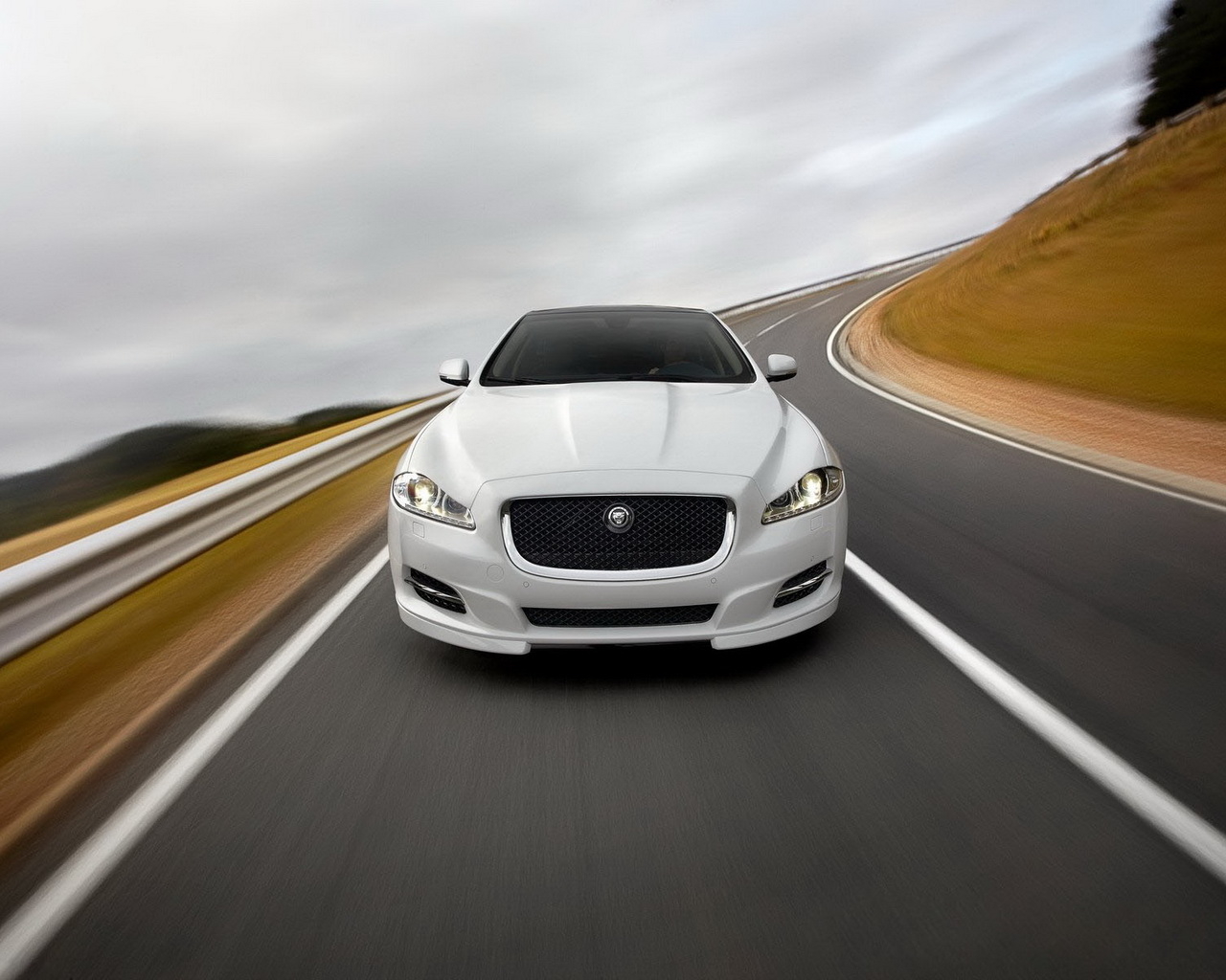 Jaguar-XJ Sport