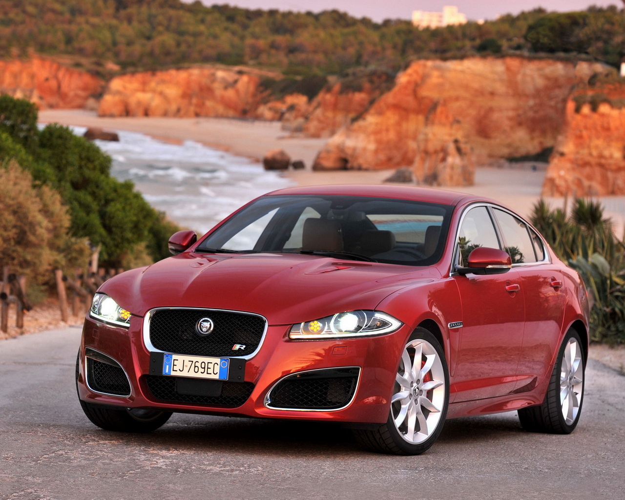 новый Jaguar XFR