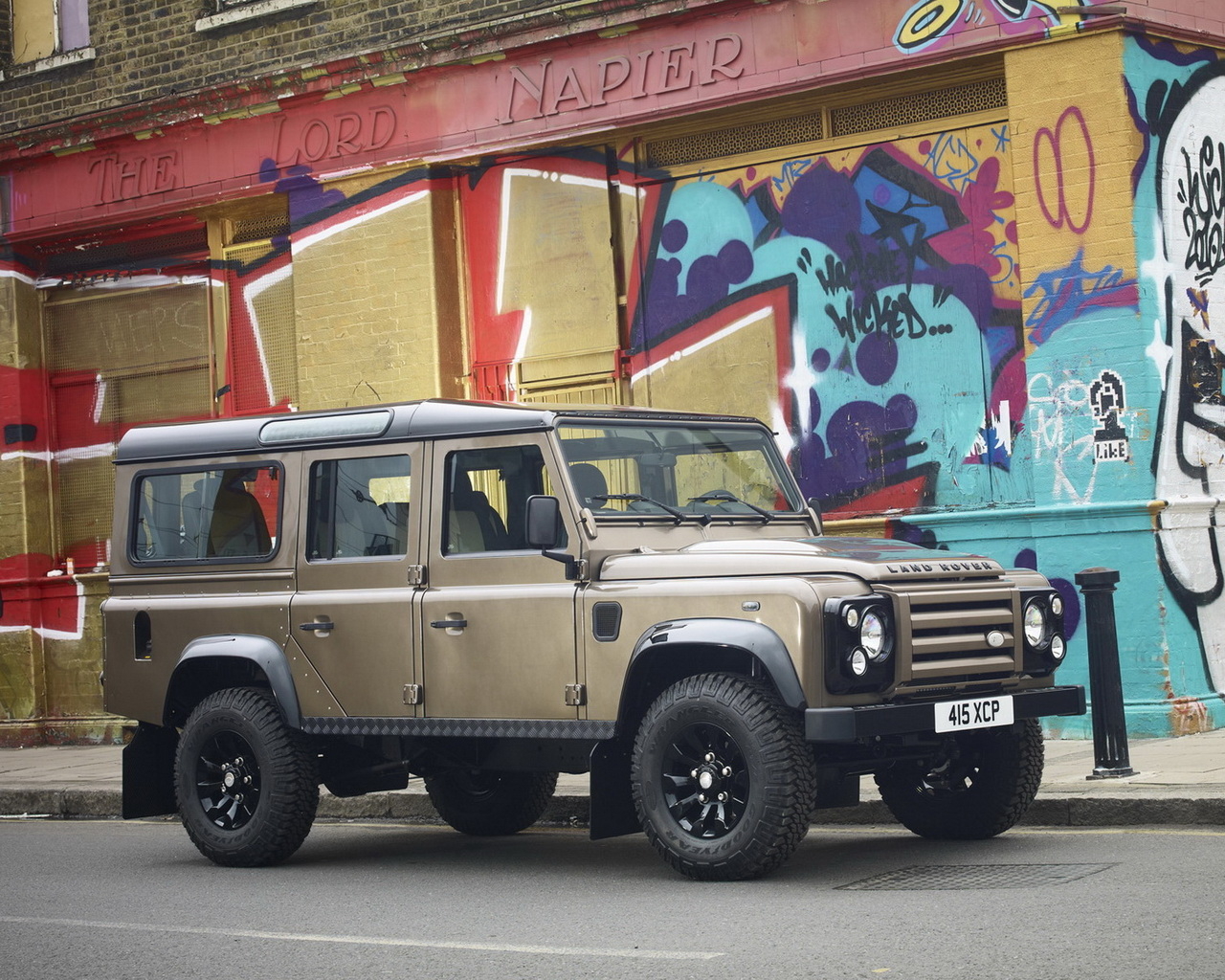 Land-Rover-Defender