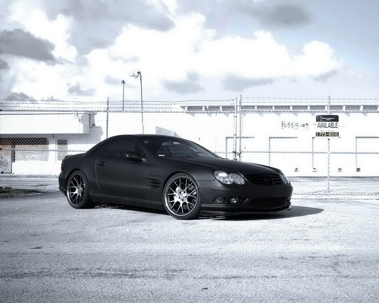 Черный Mercedes Benz SL