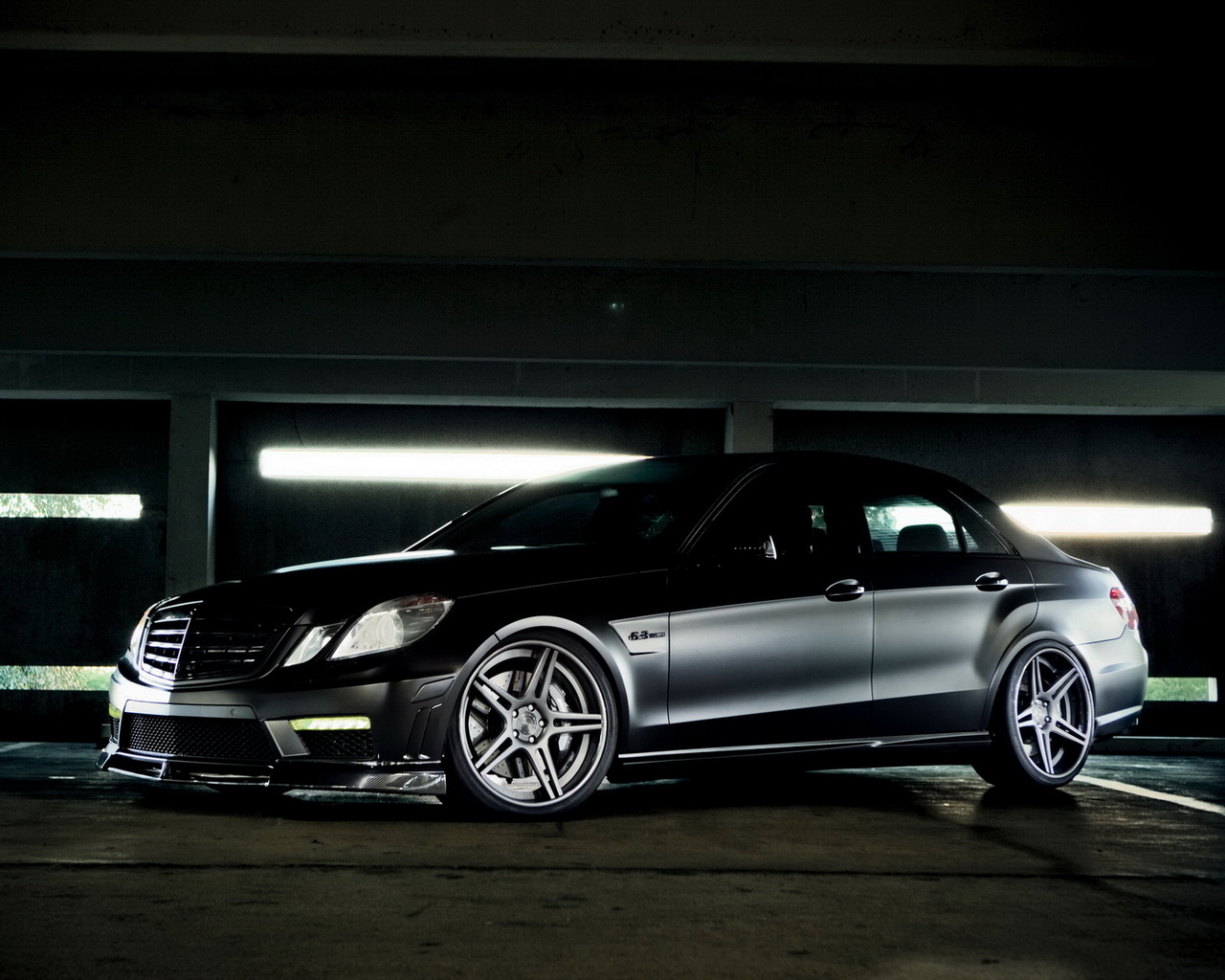 Mercedes-Benz-E63 AMG