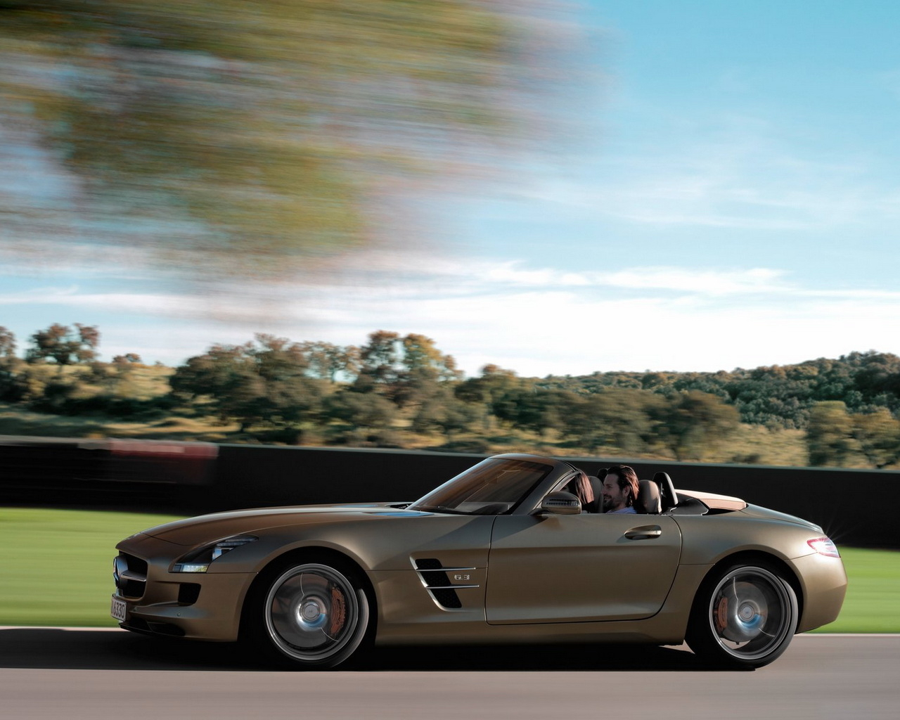 Mercedes-Benz-SLS-AMG Roadster