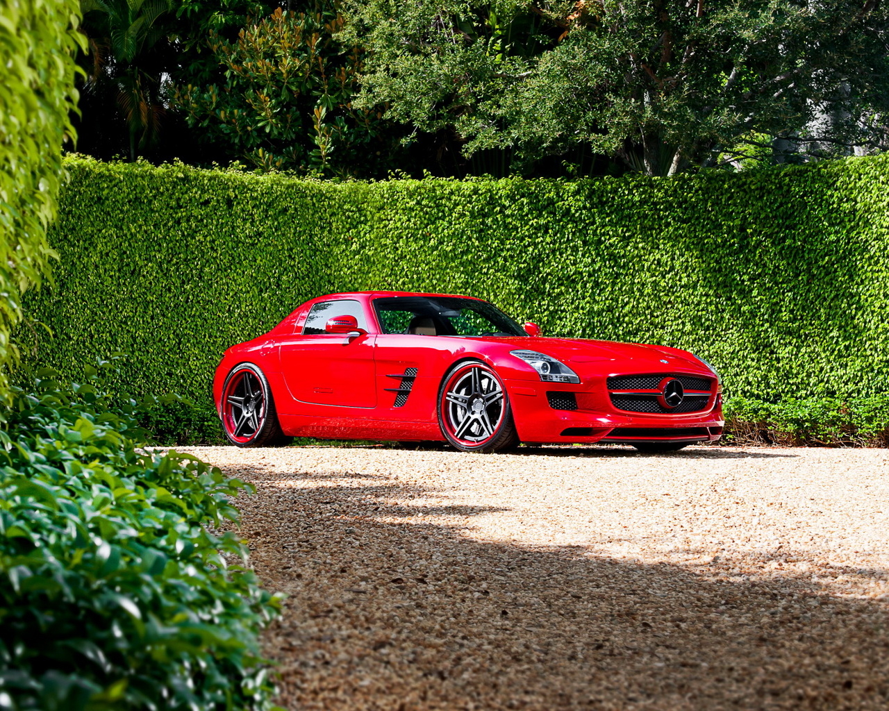 Mercedes Benz SLS