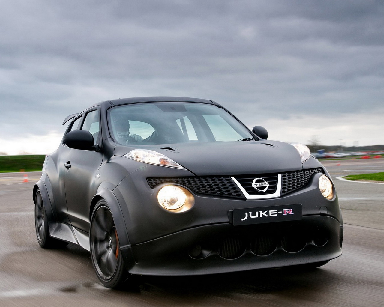 Nissan-Juke-R