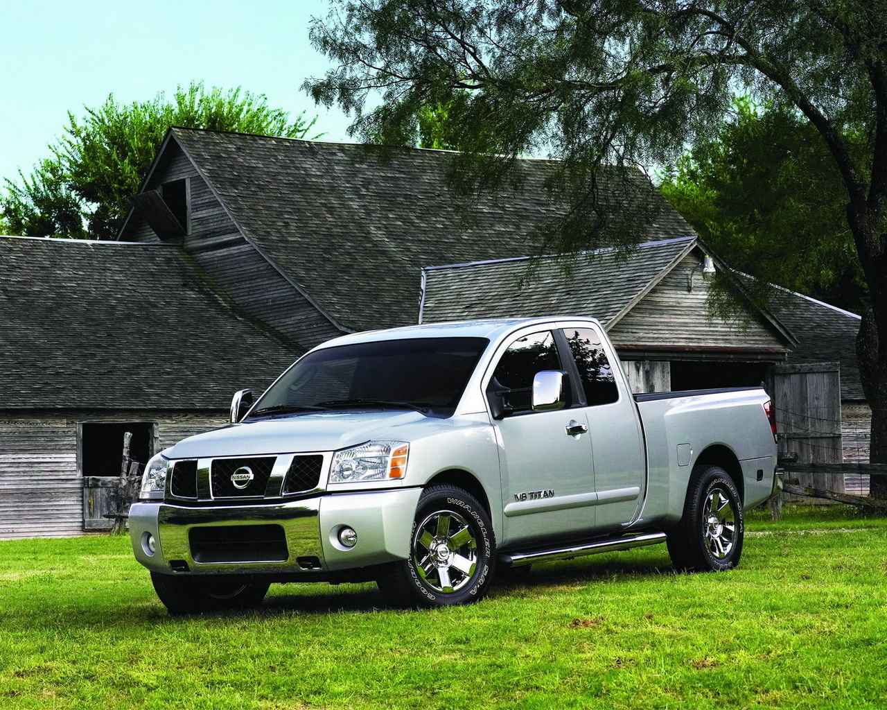 Nissan Titan V8