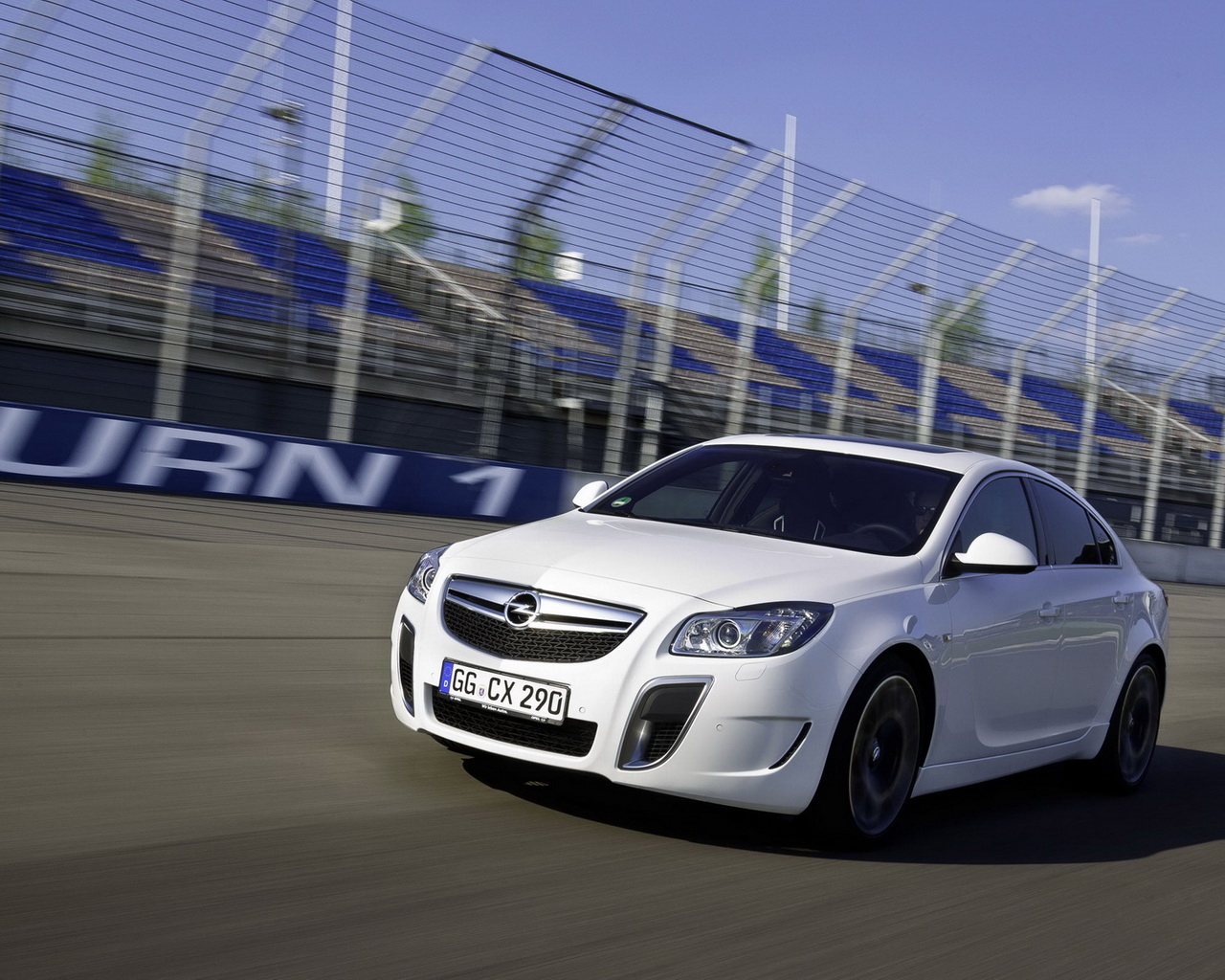 Opel Insignia на треке