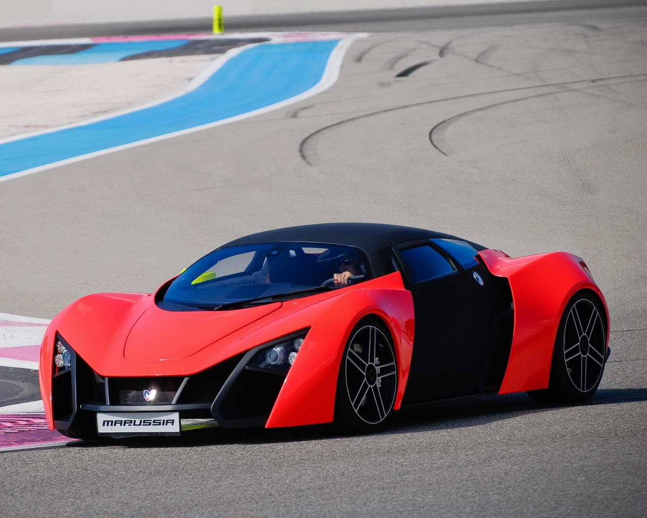 суперкар Marussia