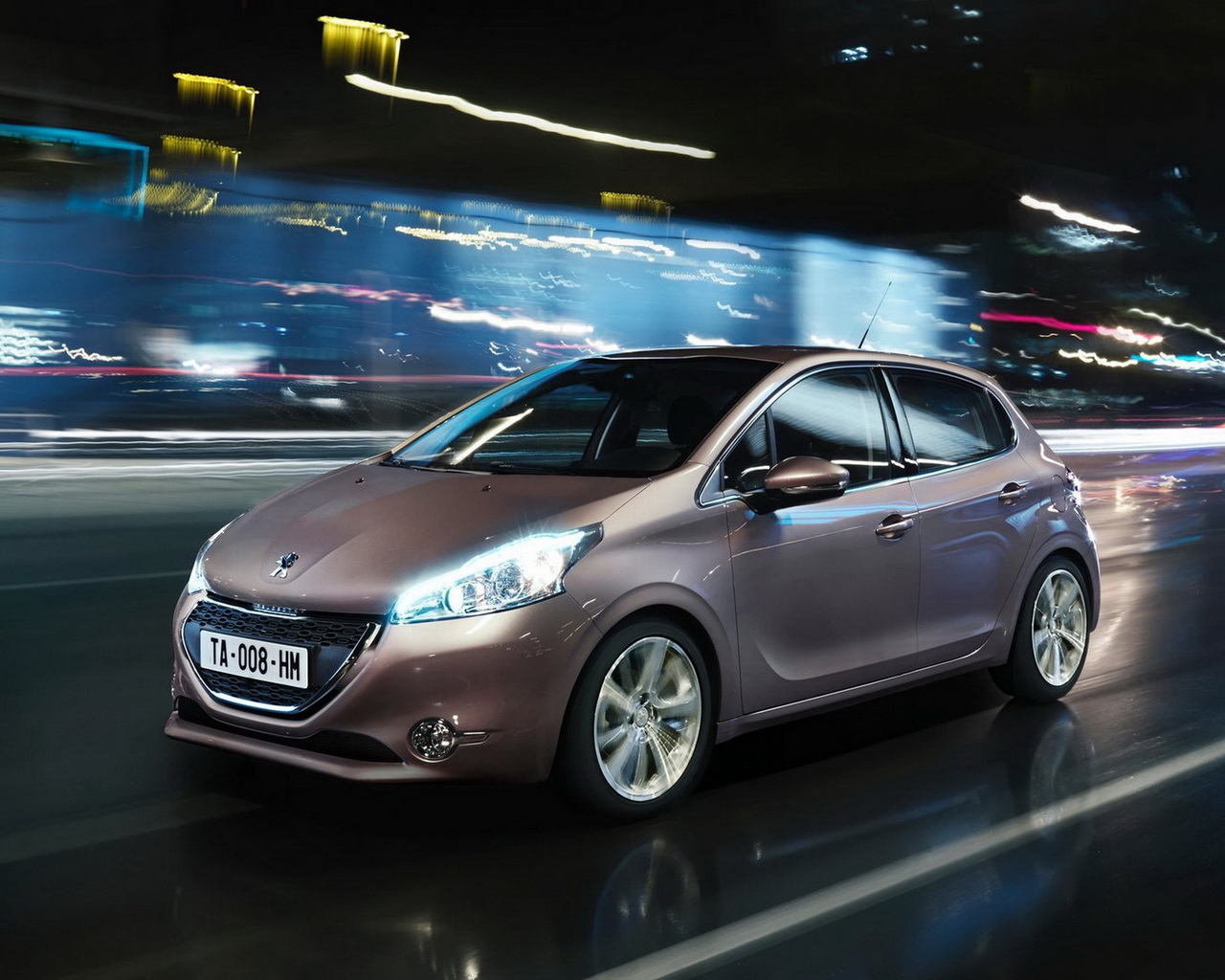 Peugeot 208 в движении