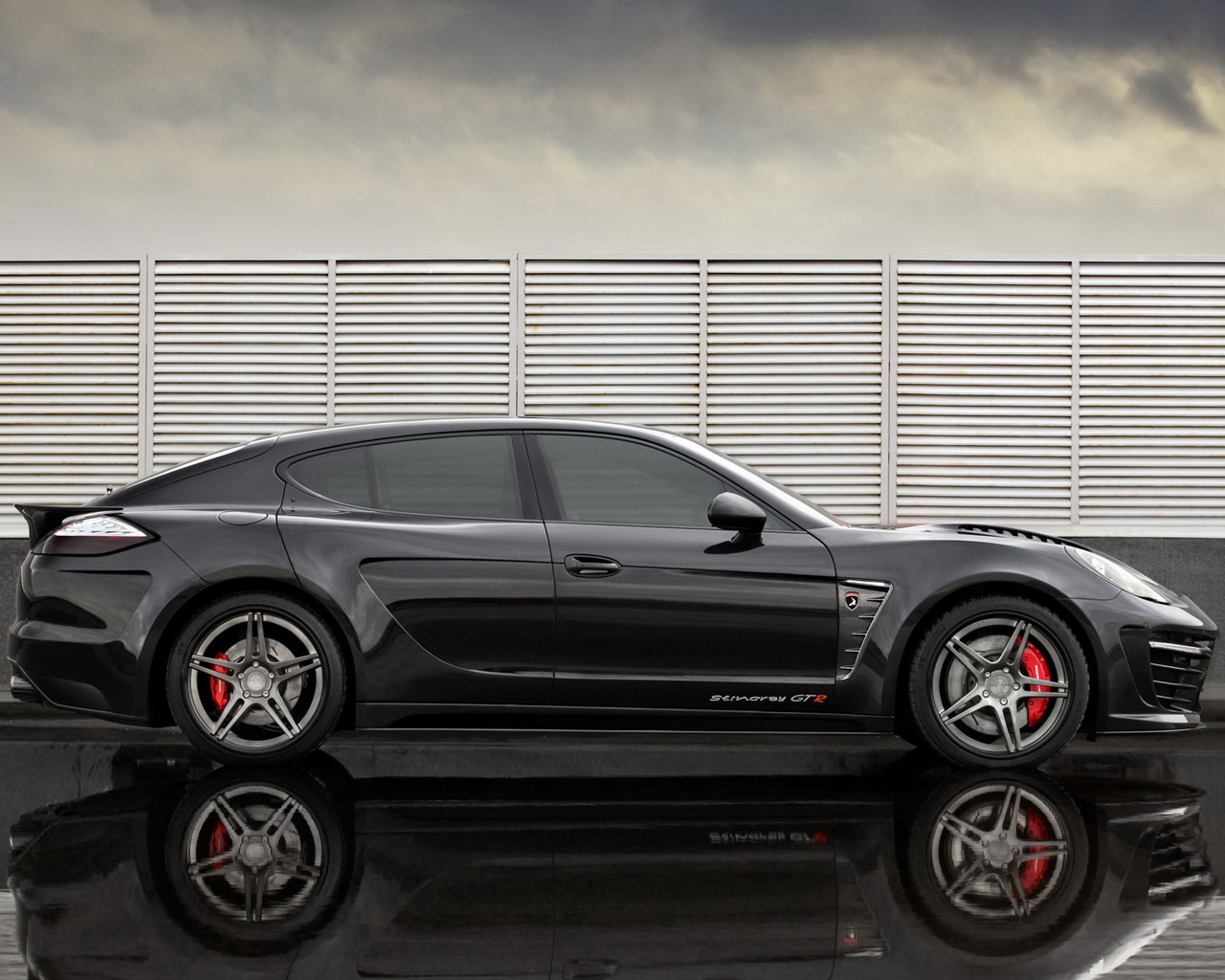 Porsche-Panamera-Stingray-GTR