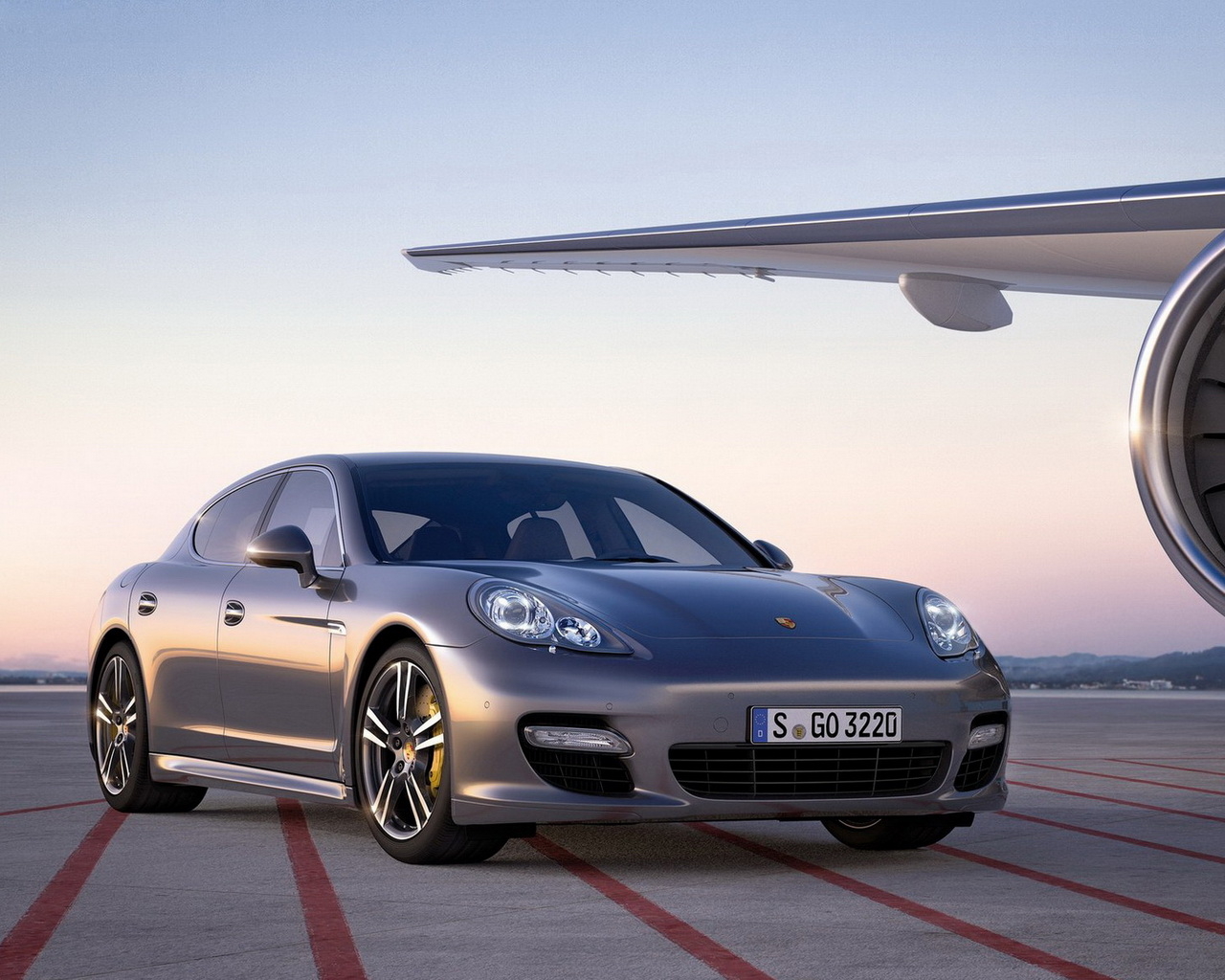 Porsche-Panamera Turbo S 2012