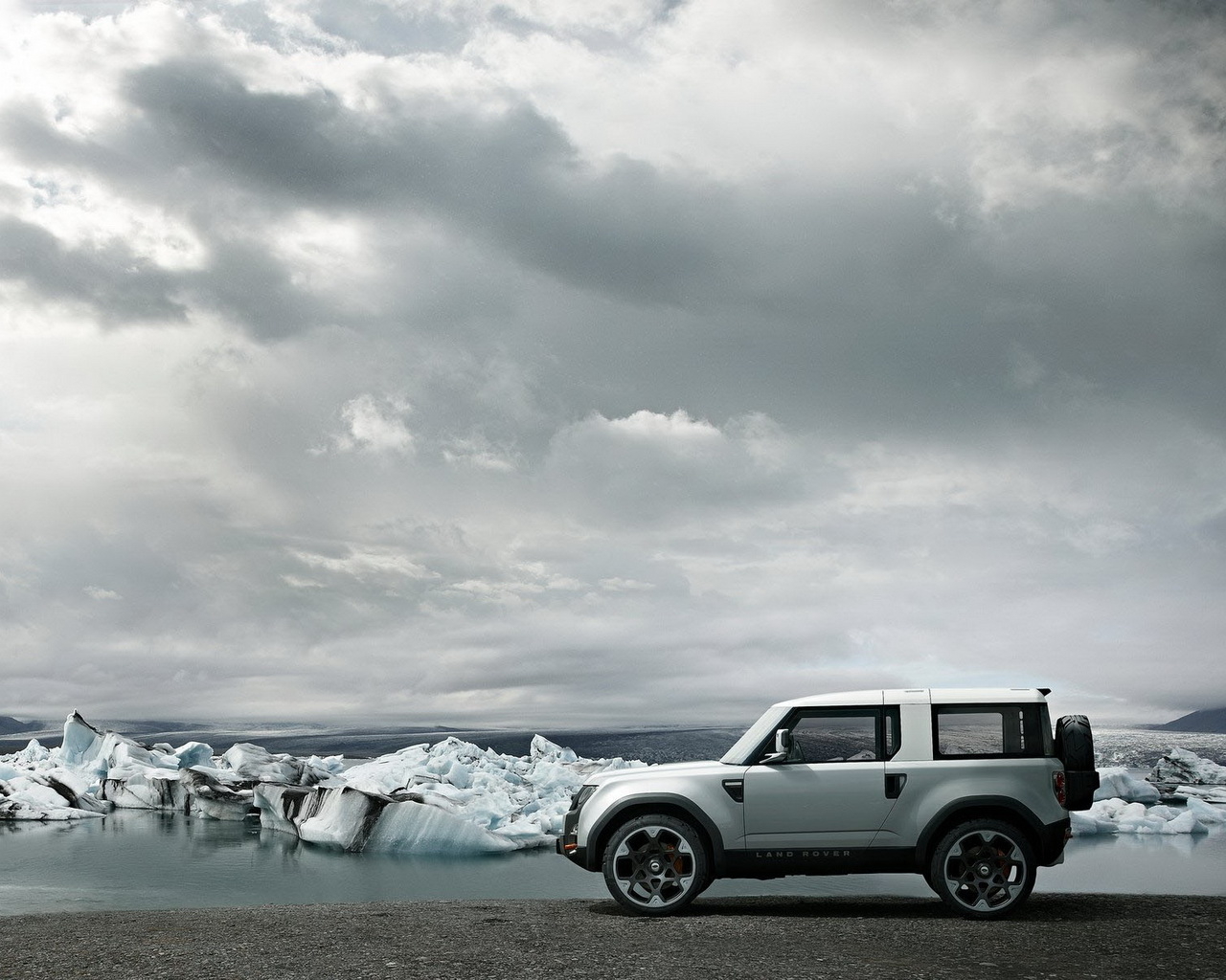 Land Rover-DC100 Concept
