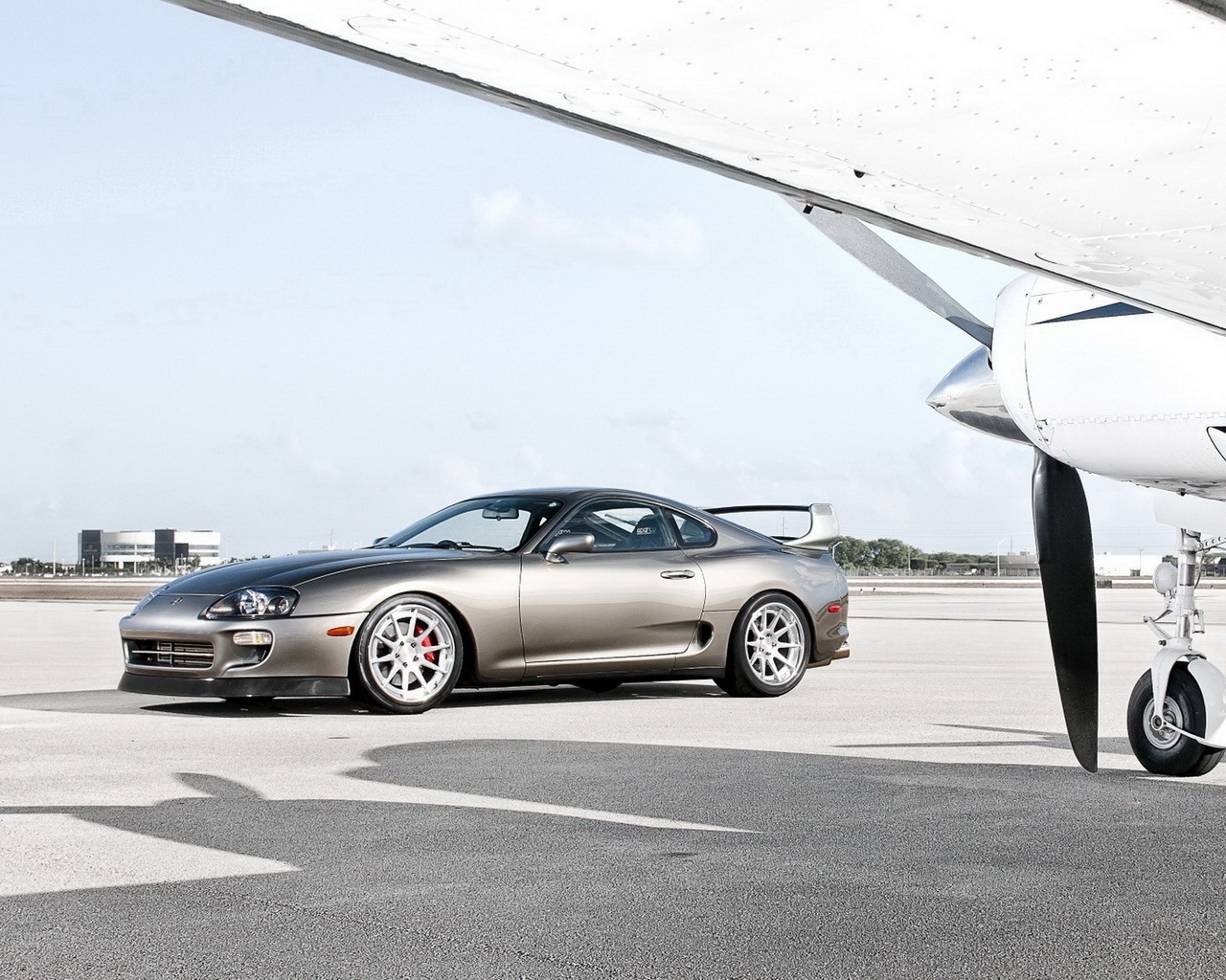 спортивная Toyota Supra