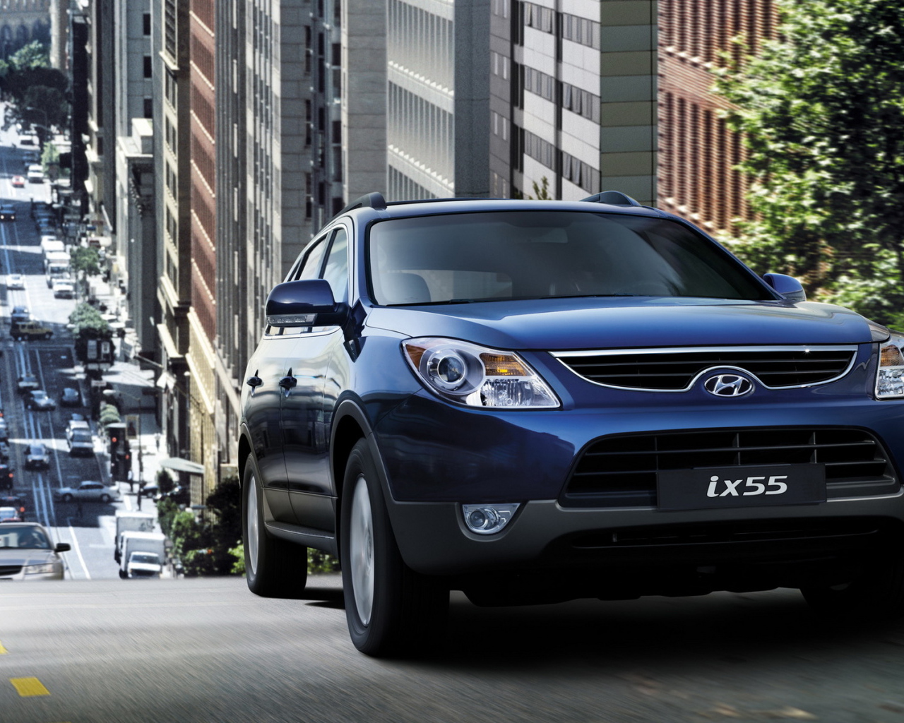Hyundai IX55 in city