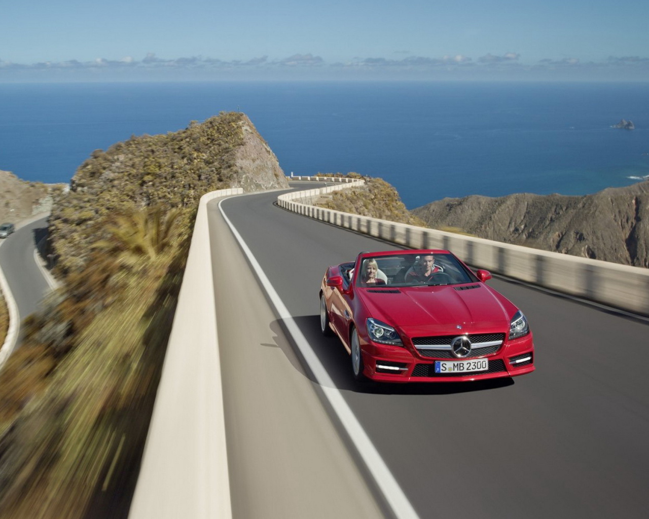 red Mercedes-Benz-SLK