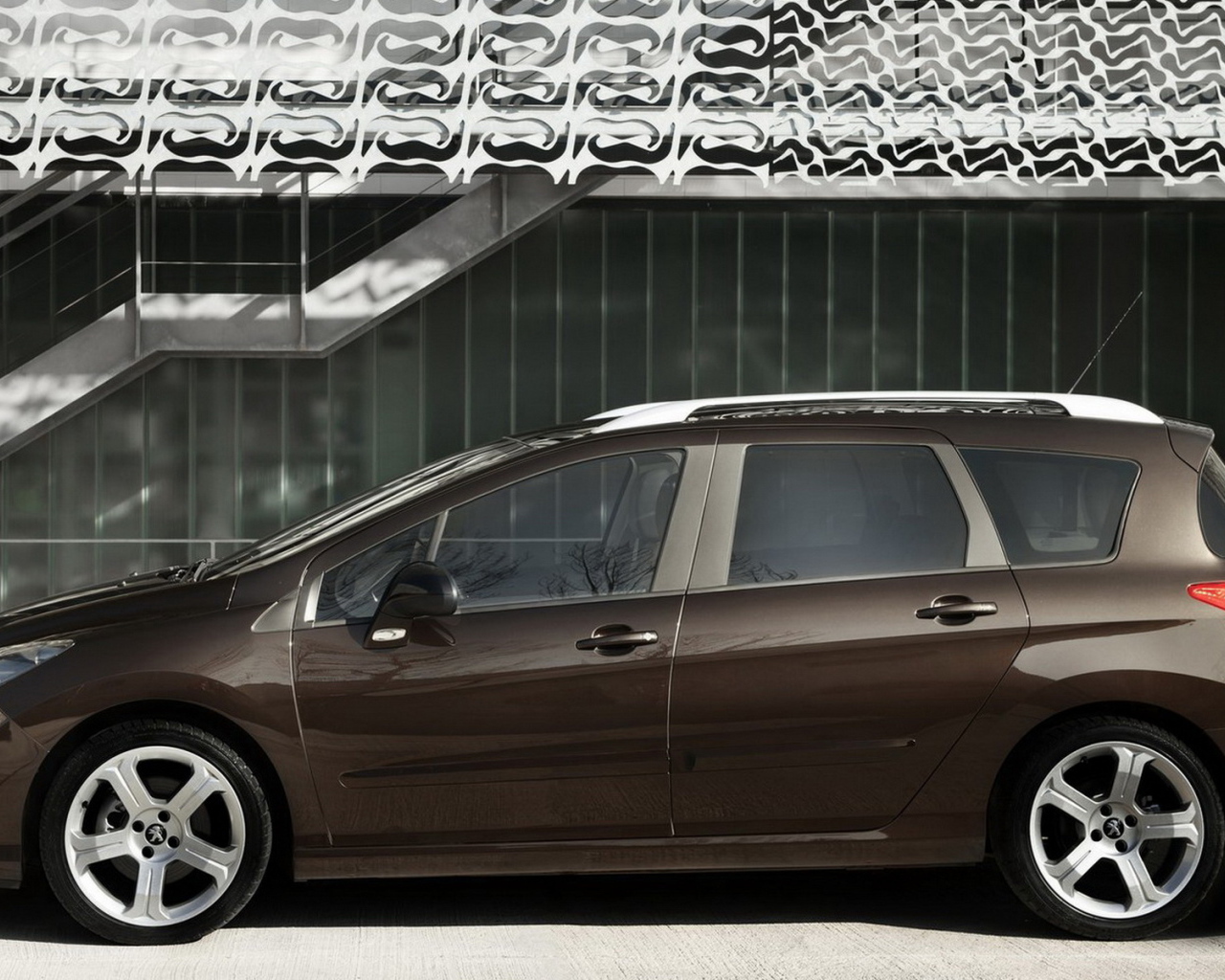 Peugeot-308 SW 2012
