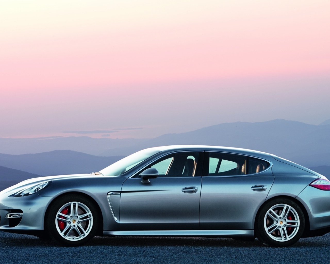 Porsche Panamera голубой металлик