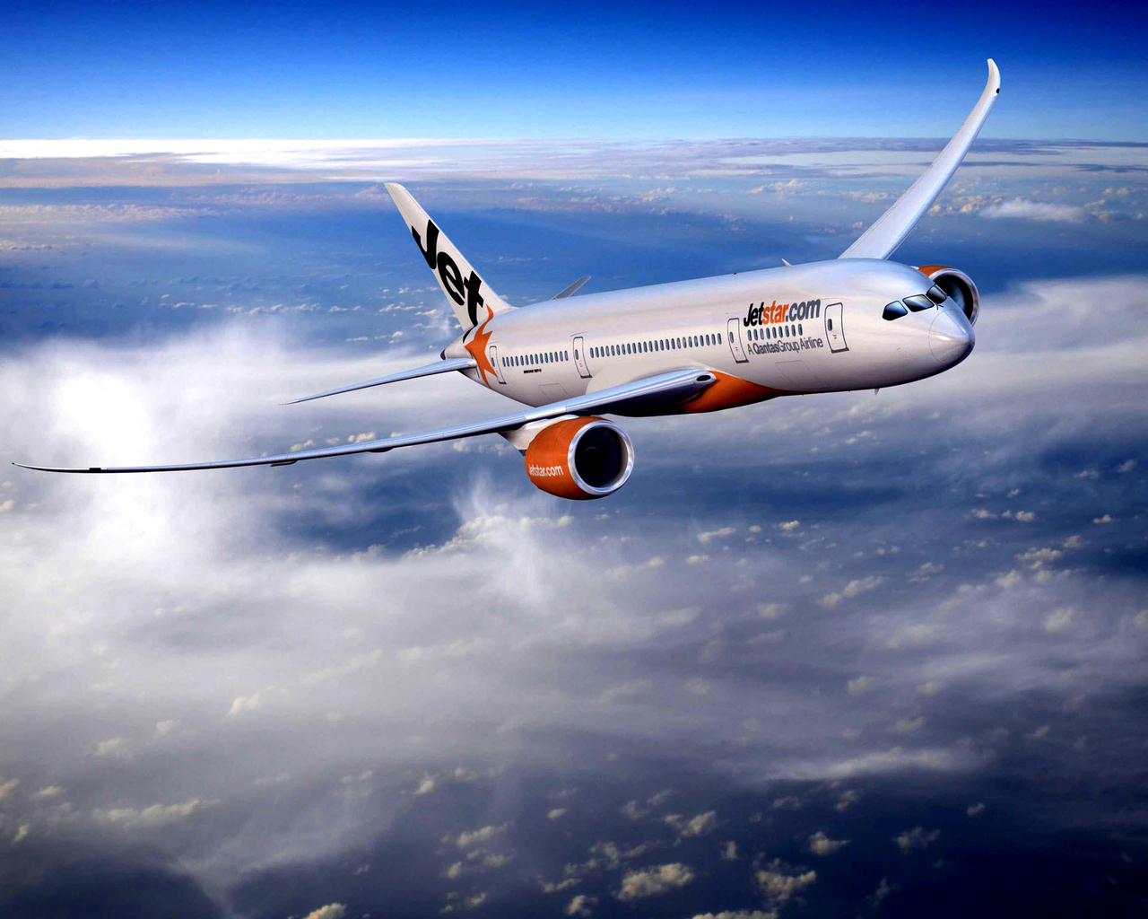 Авиалайнер в небе