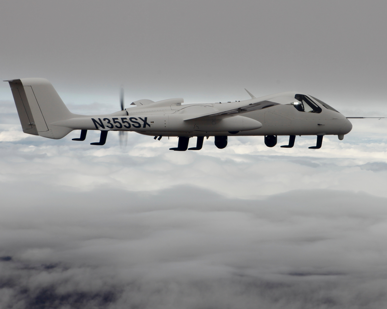 Самолет в небе