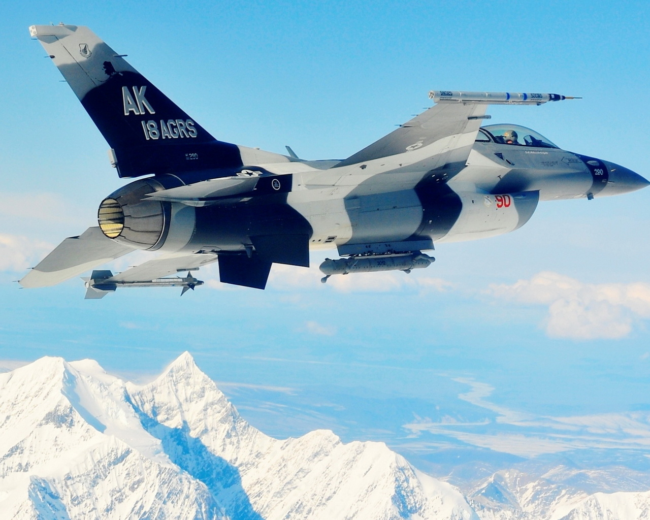 Истребитель над горами